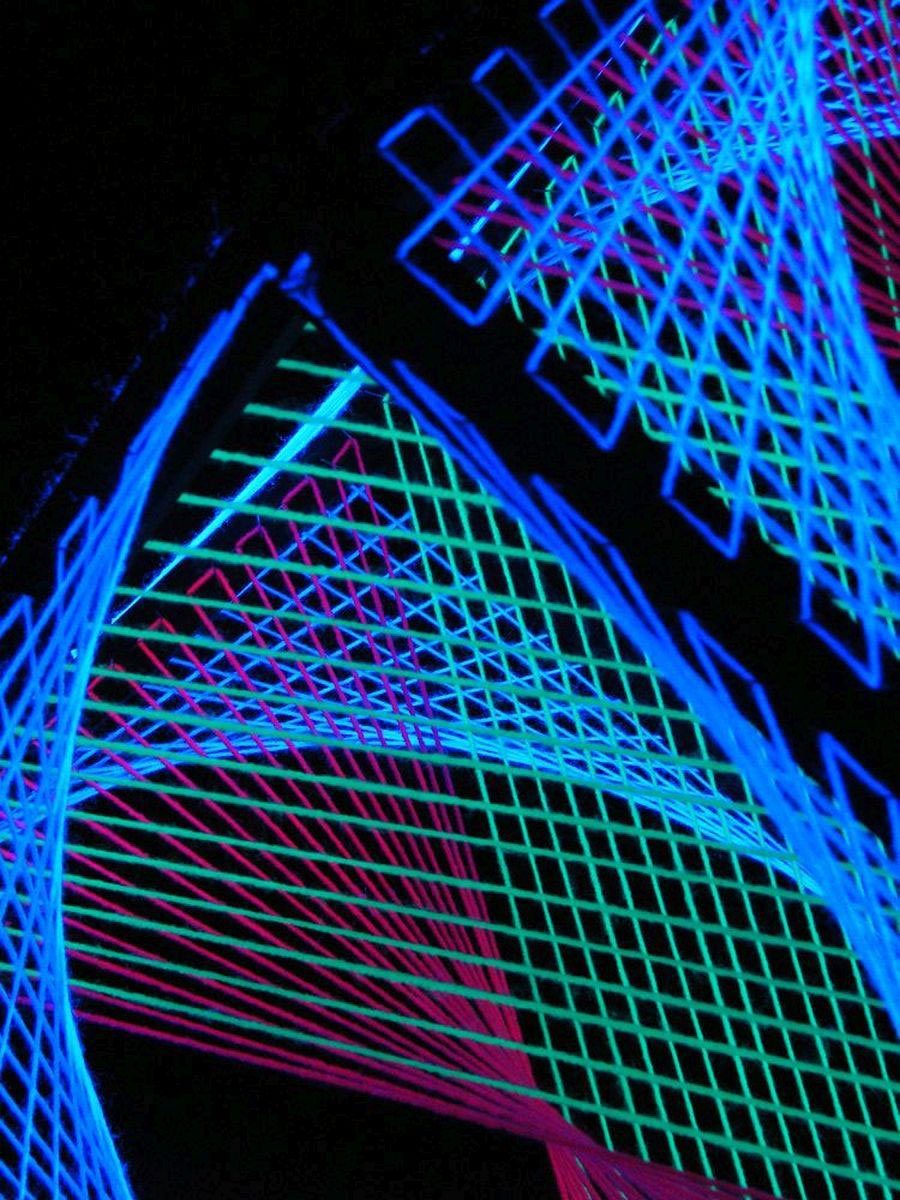 PSYWORK Dekoobjekt Schwarzlicht 3D StringArt Fadendeko Würfel "Tiefenrausch", 40cm, UV-aktiv, leuchtet unter Schwarzlicht | Deko-Objekte