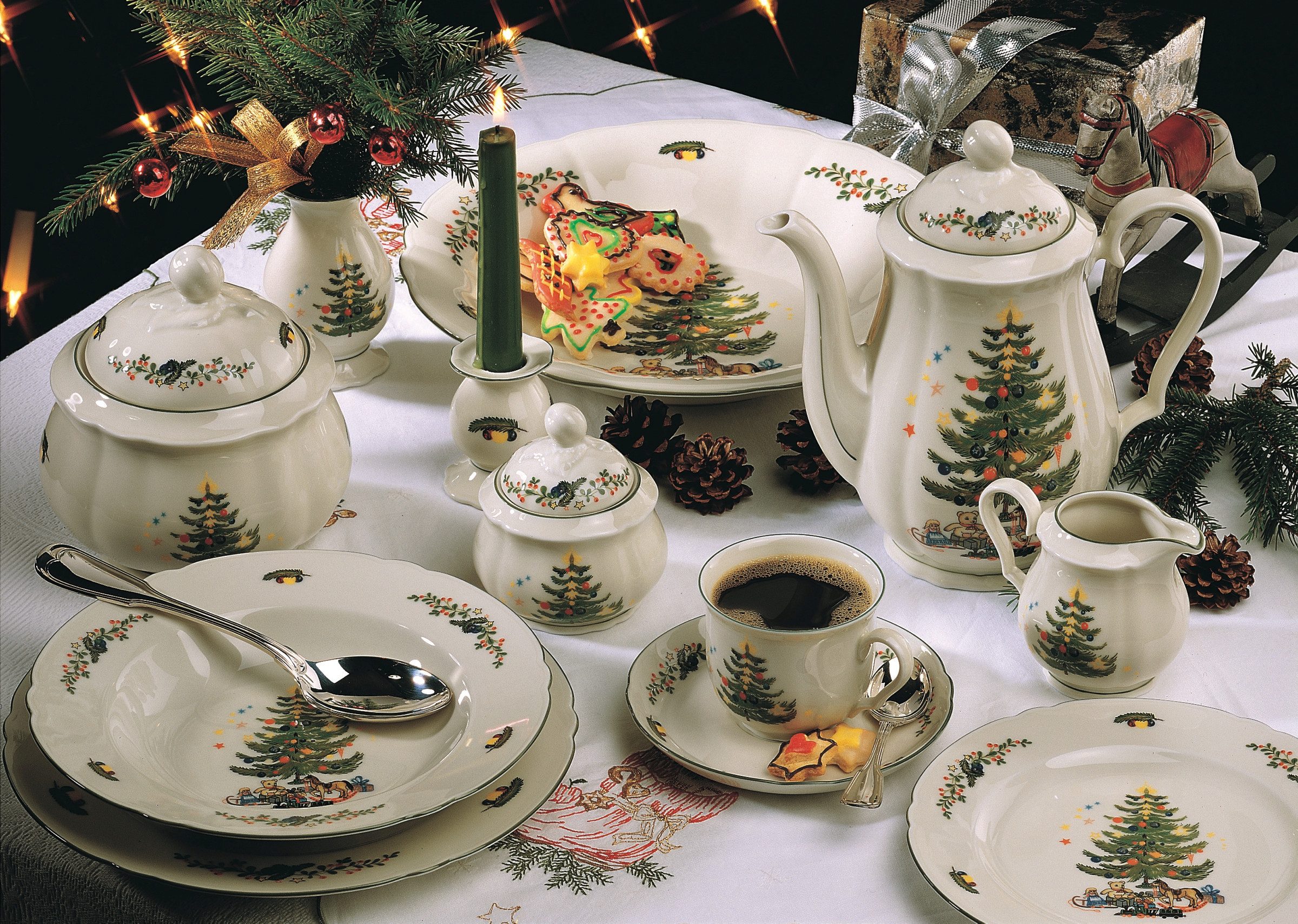 Seltmann Weiden Kaffeeservice Geschirr-Set, Service Marie-Luise, Advent, Weihnachten (18-tlg), 6 Personen, Porzellan, Tassen, Teller, Untertassen, Made in Germany, 18 Teile, für 6 Personen