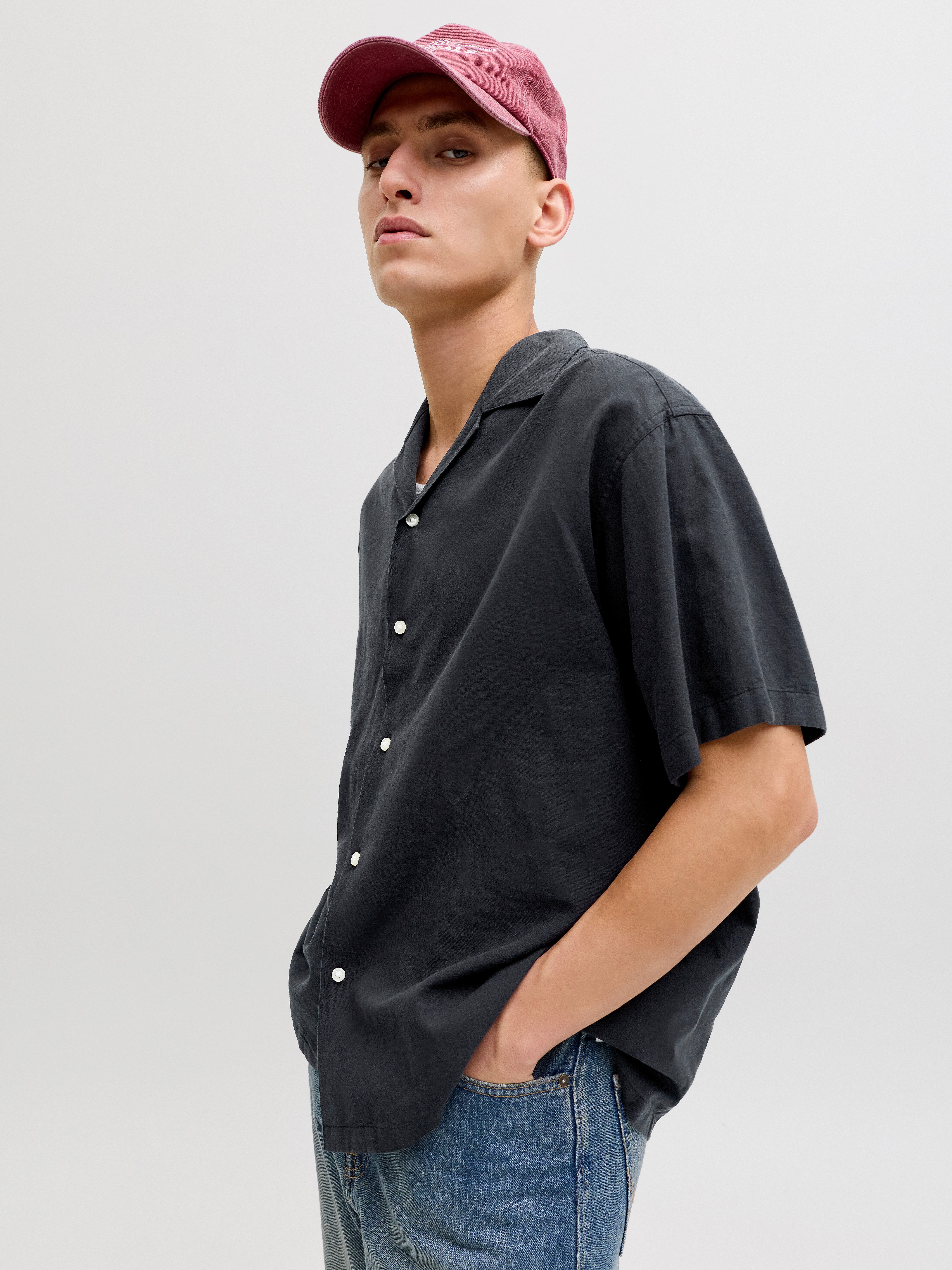 Jack & Jones Kurzarmhemd JJEBREEZE LINEN BLEND RESORT SHIRT SS SN mit Knopfleiste