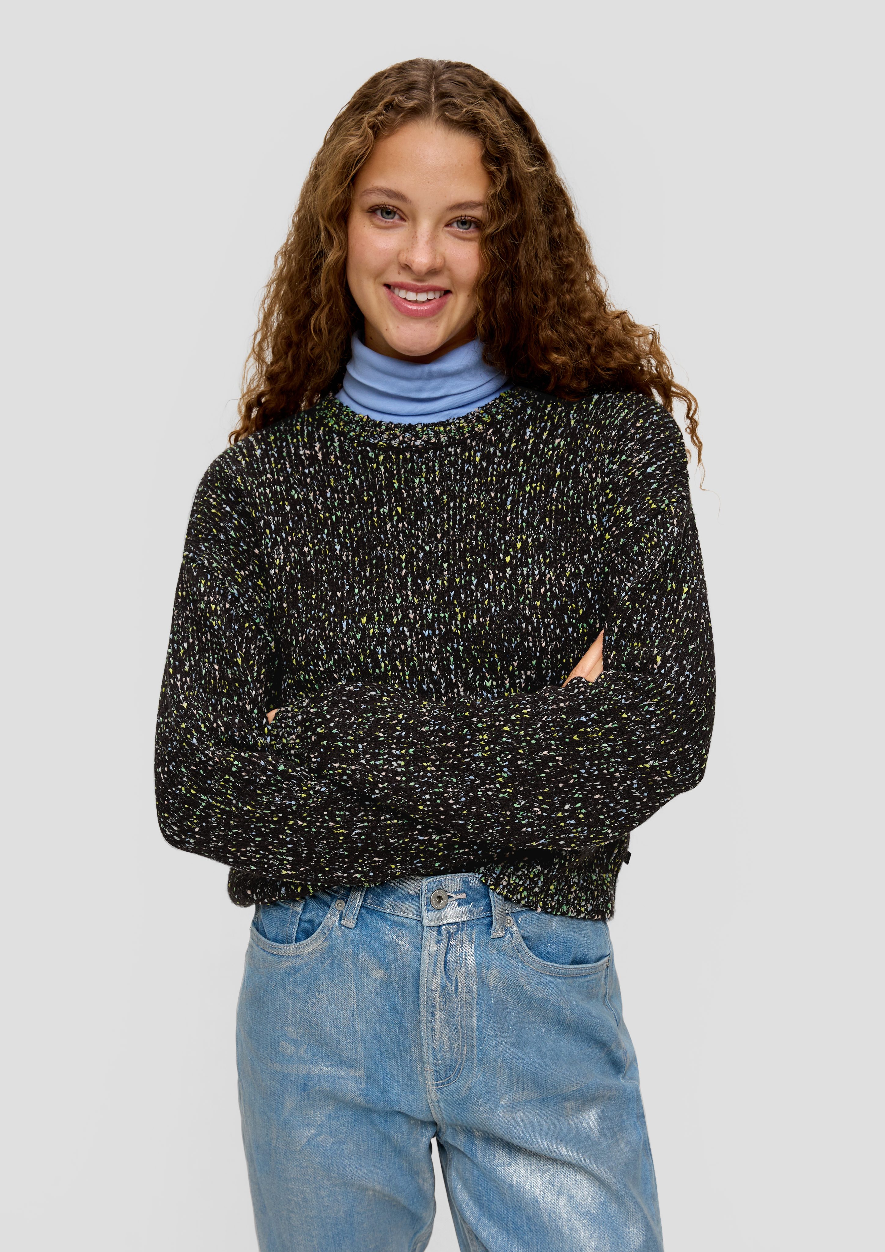 Strickpullover Mehrfarbiger Strickpullover mit Glitzergarn