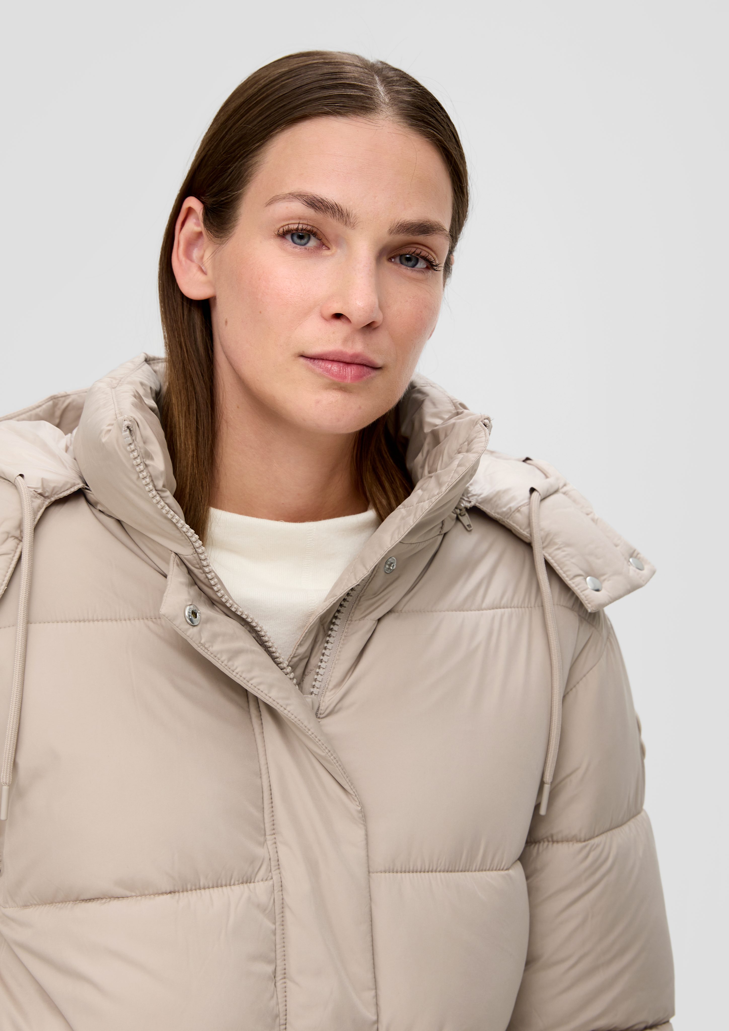 beige mit Steppjacke Label-Patch Kapuze abnehmbarer Funktionsjacke helles s.Oliver