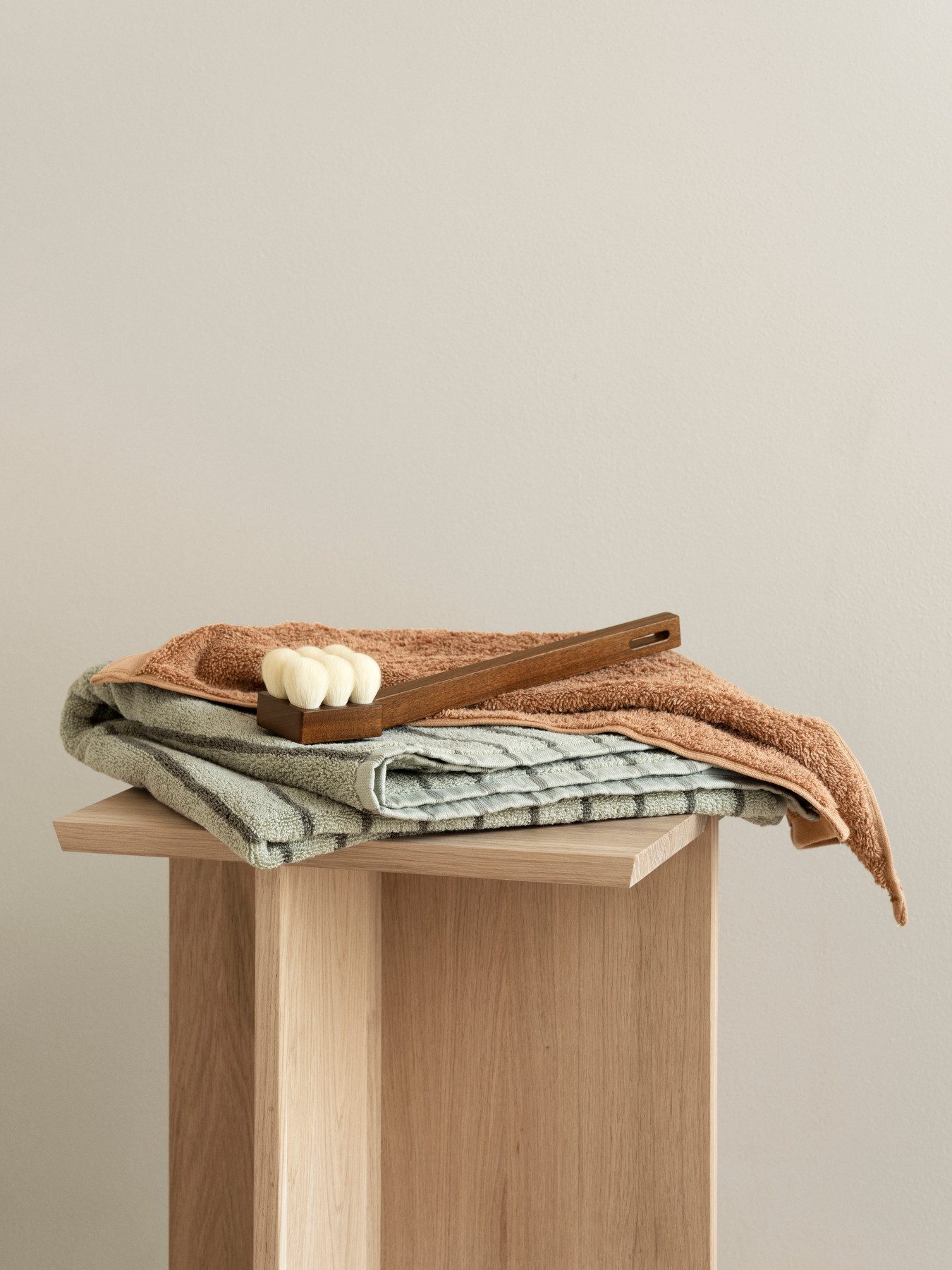 blomus Hocker -ENGAWA- Sitzhocker, Flurhocker: modernes Design aus Eichenholz (1 Hocker), Massives Eichenholz, Japanische Inspiration, Robust