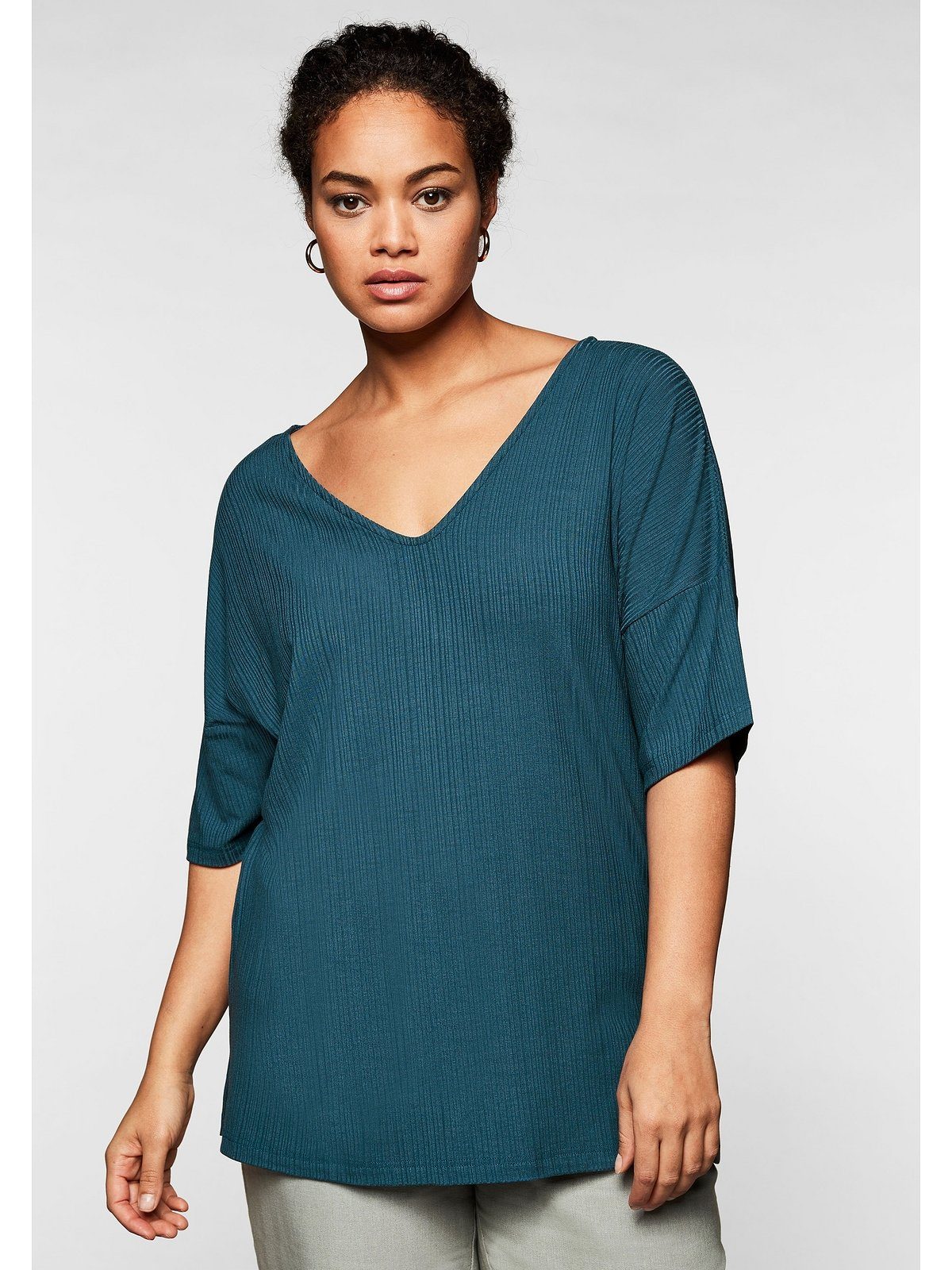 Sheego T-Shirt Große Größen im dezenten Streifenlook. Reduzierter Preis € 19,99. Unverbindliche Preisempfehlung € 49,99