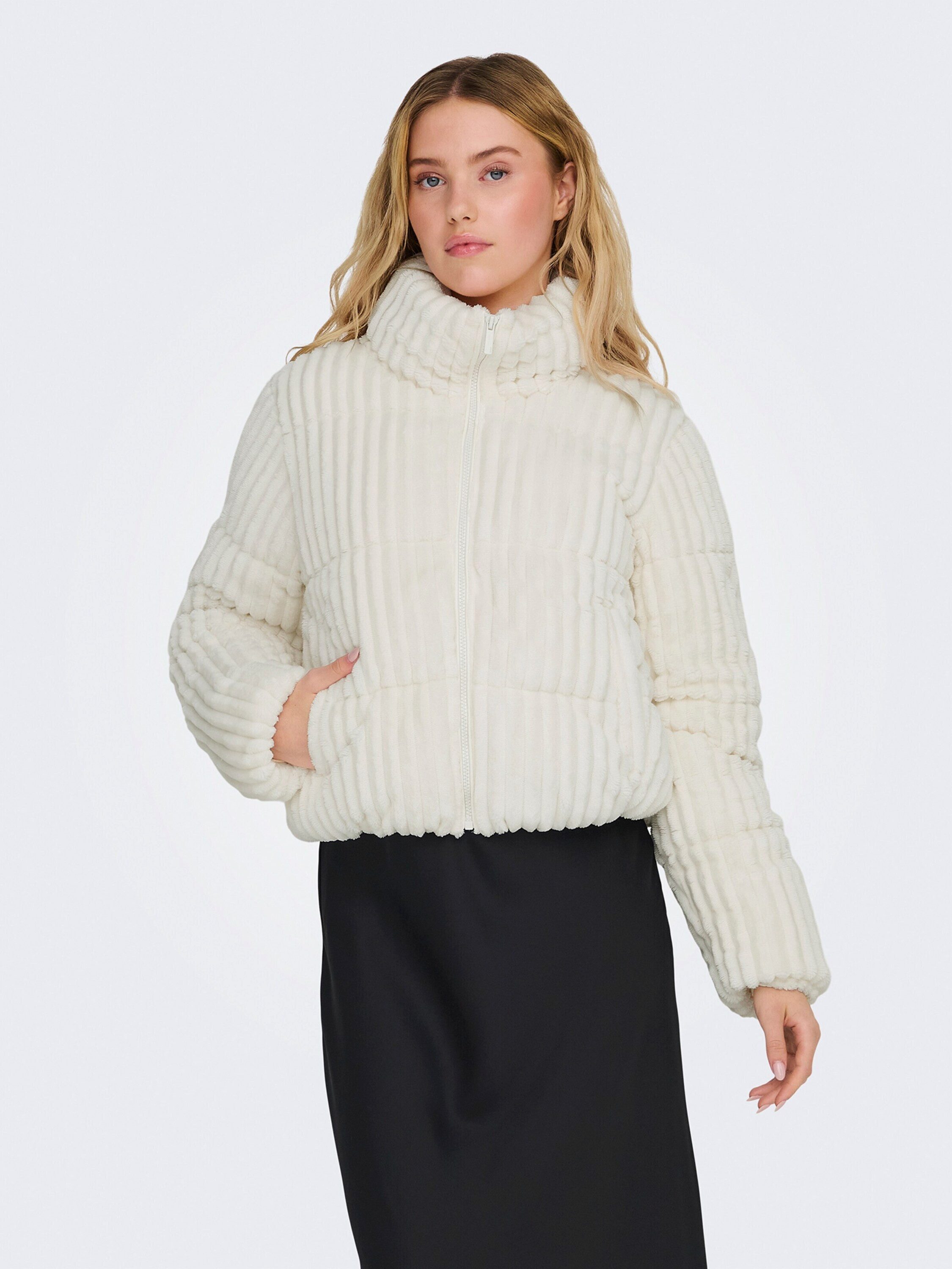 ONLY Kurzjacke ONLPaulina (1-St)