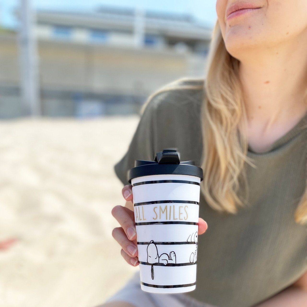 Geda Labels GmbH Coffee-to-go-Becher Snoopy All Smiles, 1-tlg., PP, Weiß, 400 ml, doppelwandig, auslaufsicher
