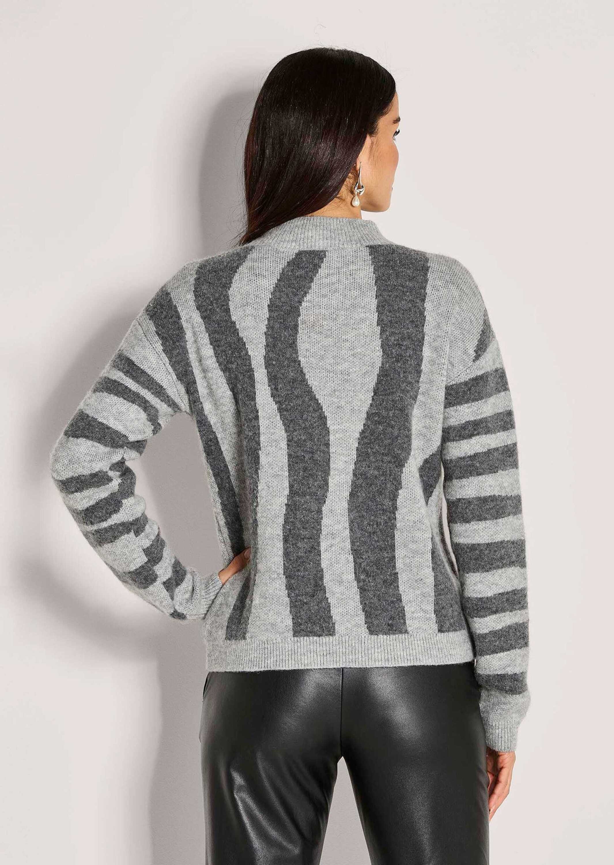 MADELEINE Strickpullover Stilvoller Strickpullover mit modernem Allover-Muster Wollpullover mit Stehkragen, Rippenbündchen und Langarm