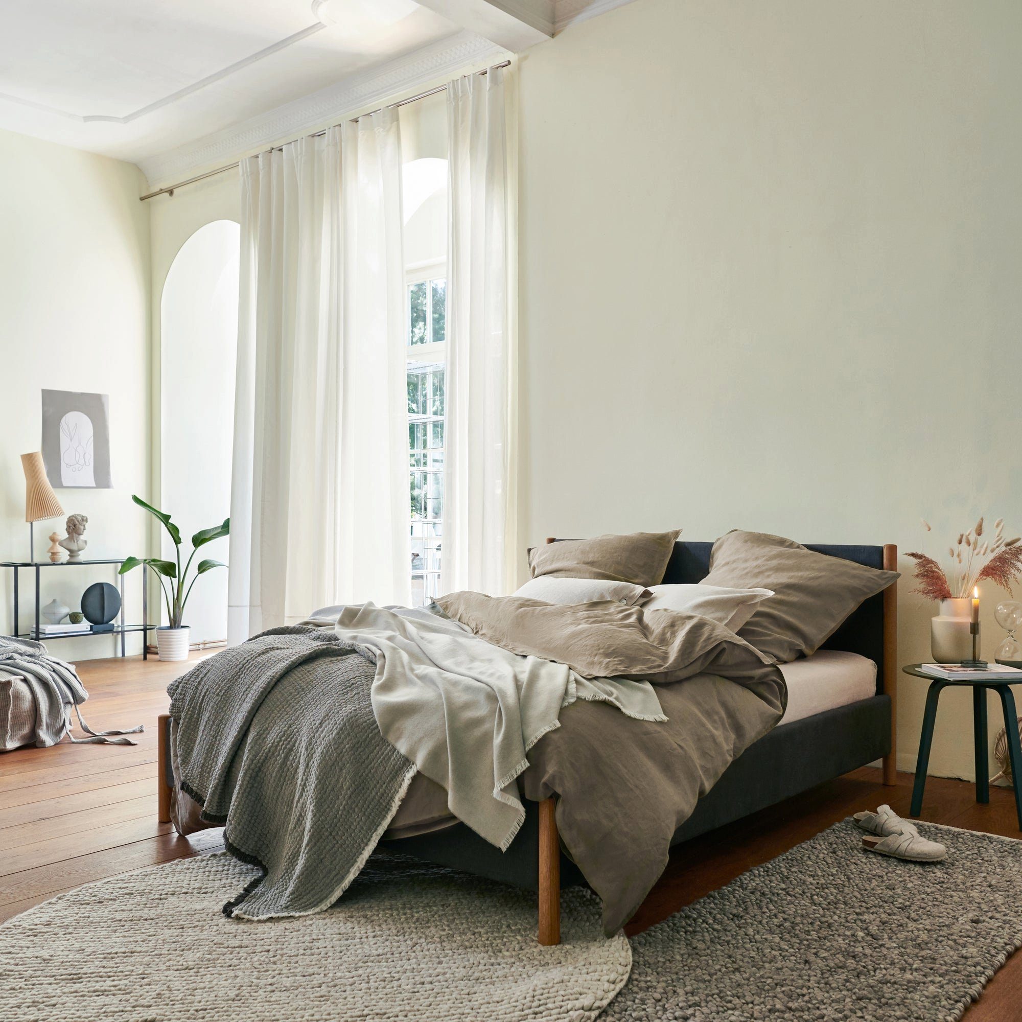Bettbezug Bellvis Bettdeckenbezug aus 100% Leinen - 135x200 cm, Olivgrün, Urbanara (1 St), Schlicht & sanft strukturiert, mit Perlmuttknöpfen, aus reinem Leinen
