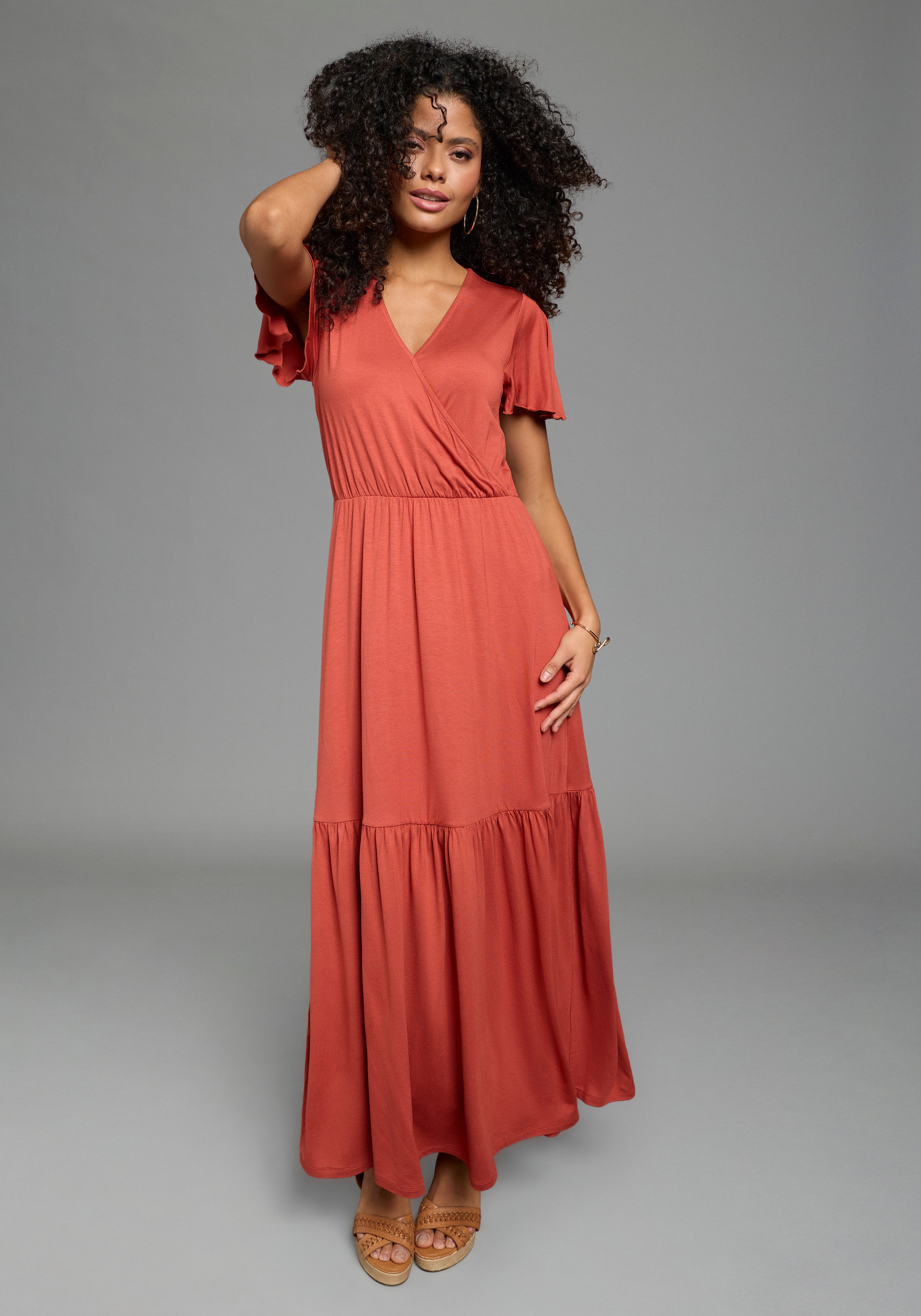 Laura Scott Sommerkleid langer Schnitt, für warme Tage, aus Single Jersey, mit Flügelärmeln. € 39,99, (€ 39,99 pro 1 Stk).