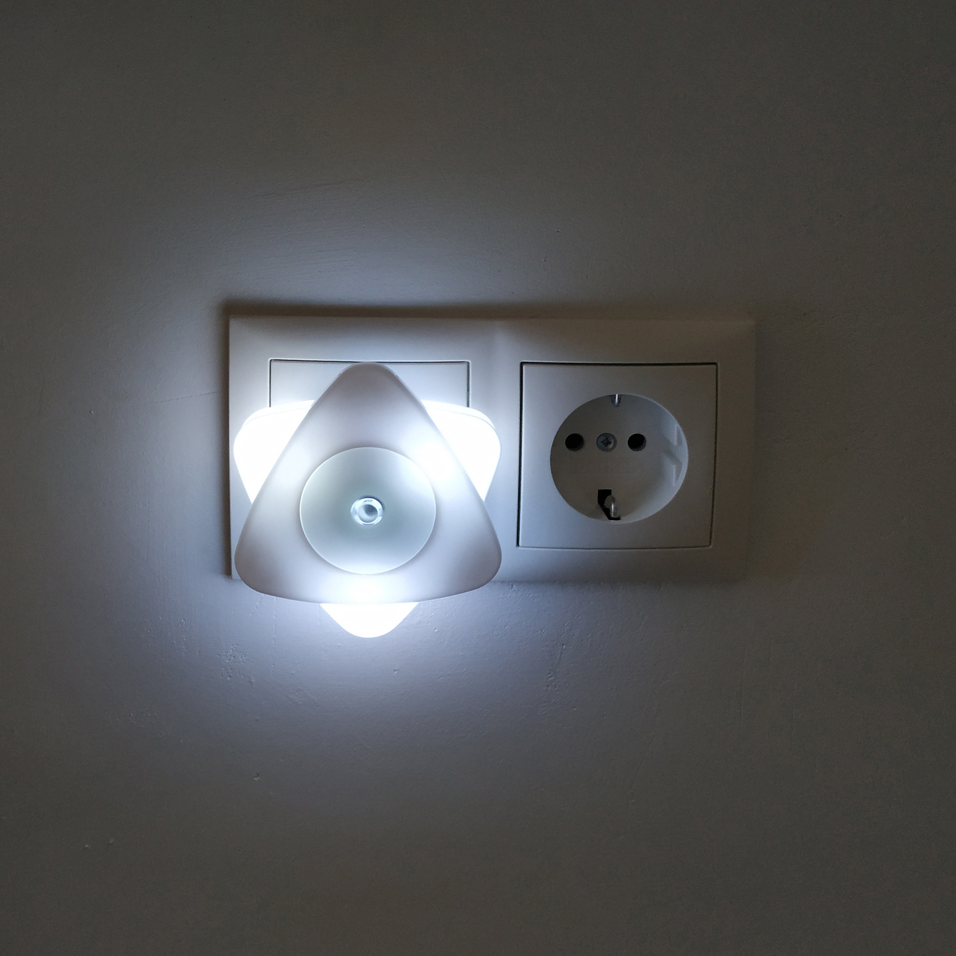 Nachtlicht ANV-20, Einstellbare Alecto Lichtintensität LED