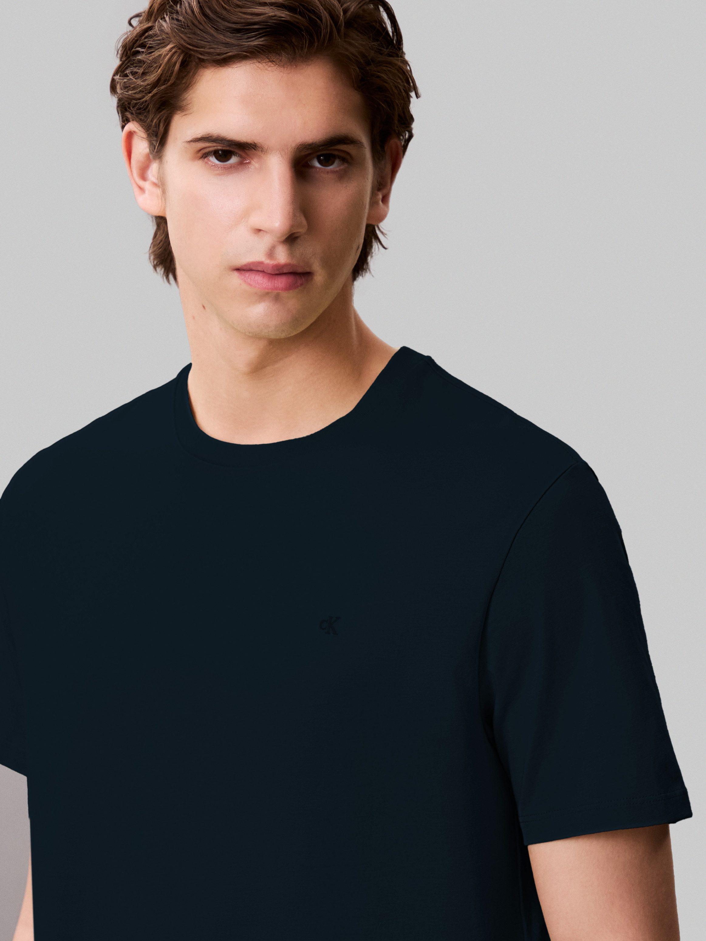 Calvin Klein Jeans T-Shirt SS SMOOTH CTTN SOLID CREWNK TEE mit Logo – Bild 3 von 5