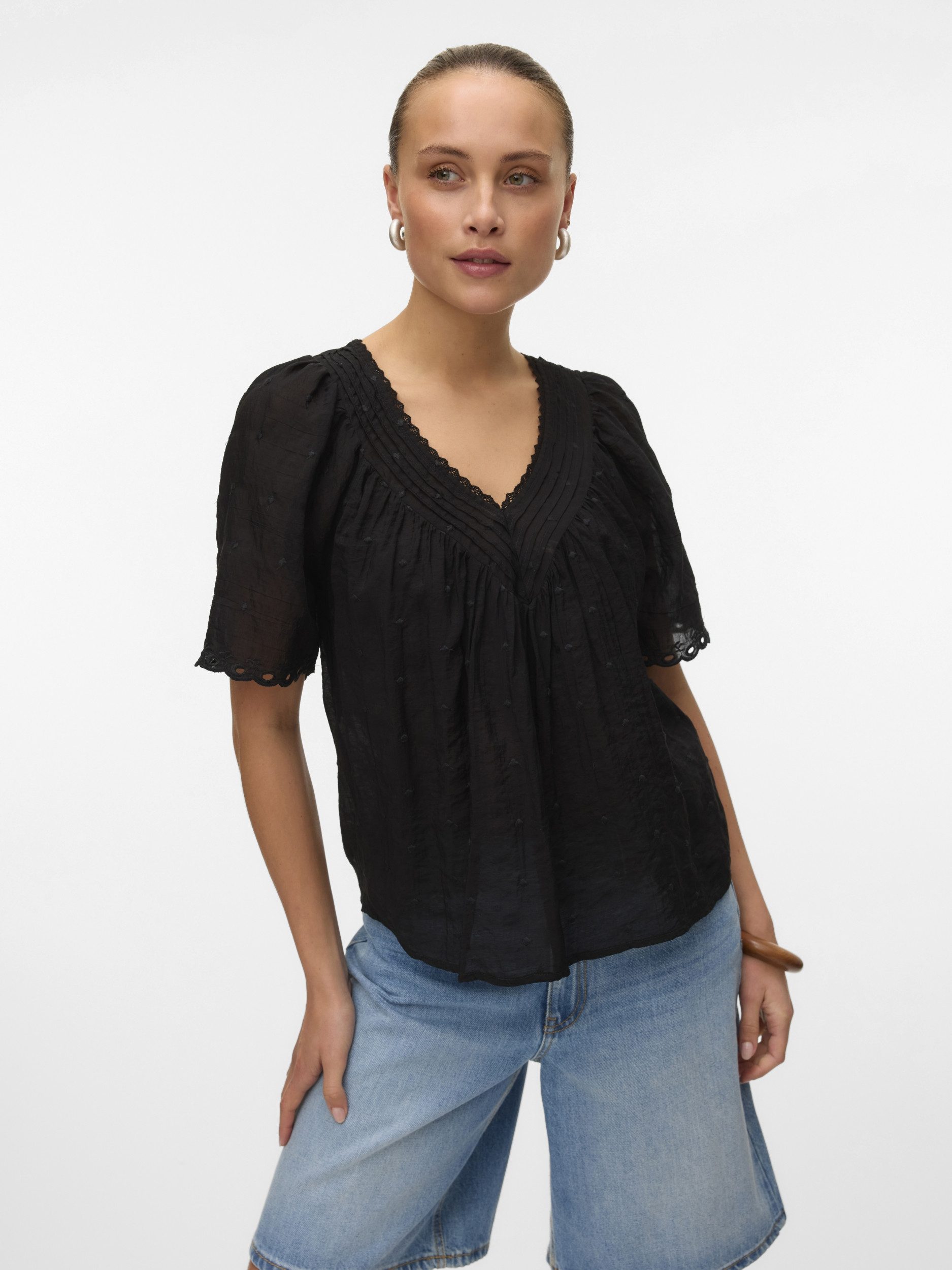 Vero Moda Kurzarmbluse VMDAFFA S/S V-NECK TOP WVN BTQ GA Black