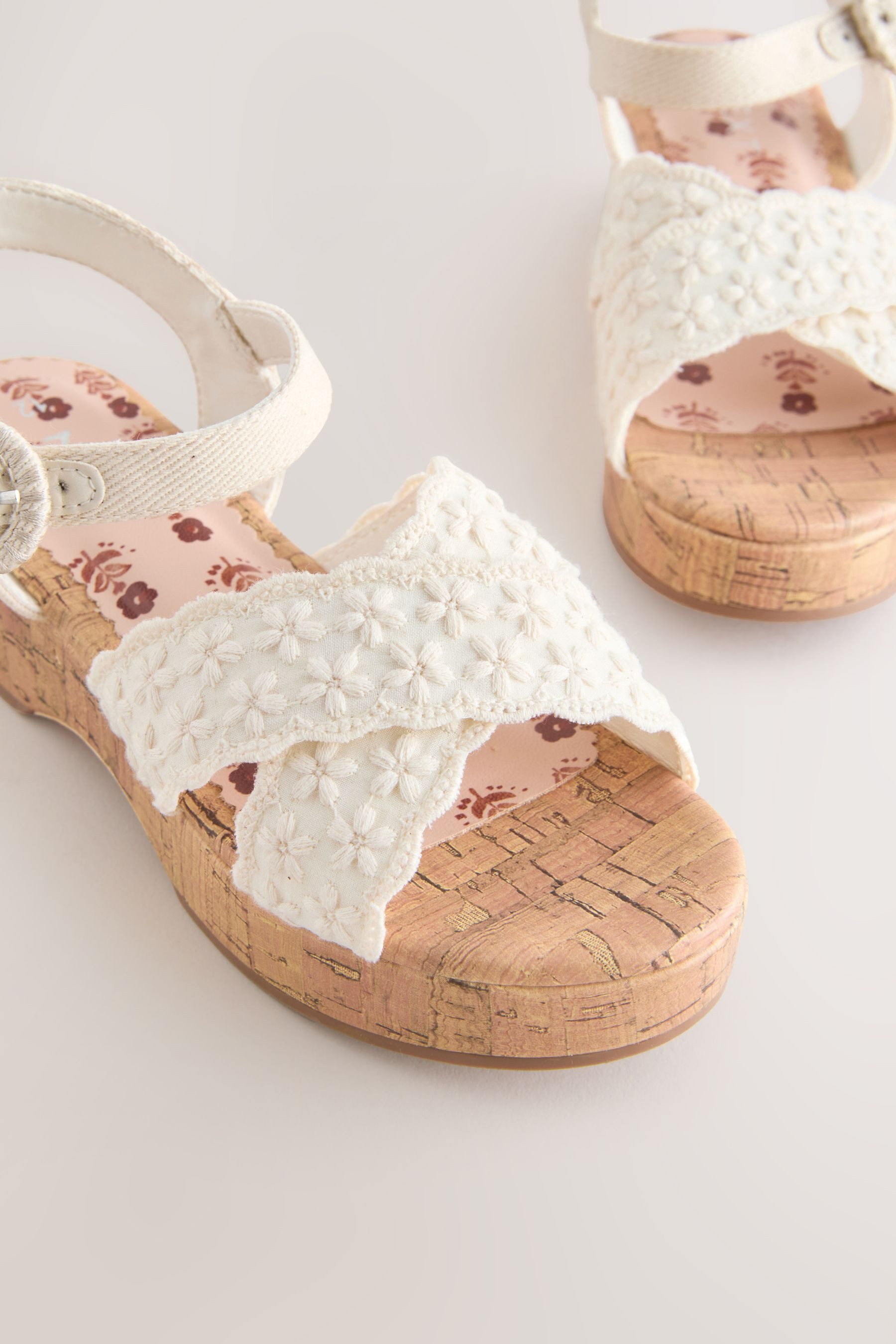 Next Keilabsatzsandalen mit Korkabsatz Keilsandalette (1-tlg)