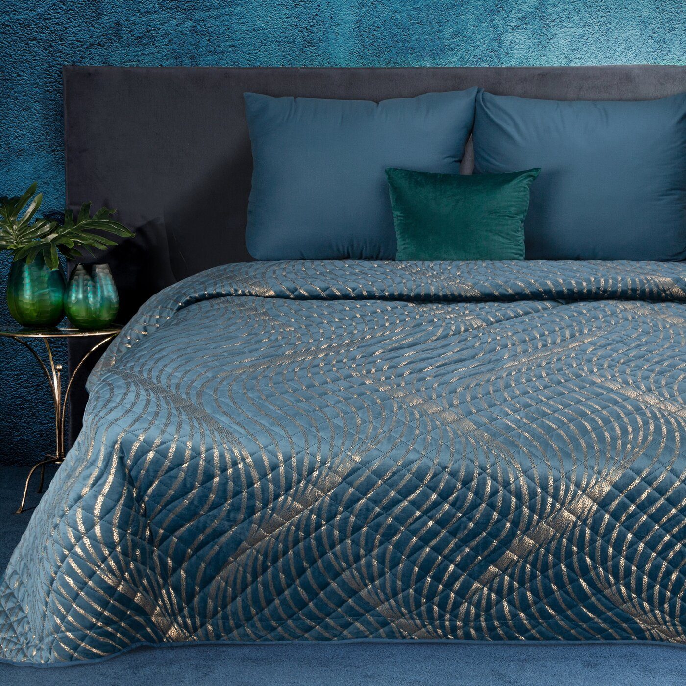 Tagesdecke Bettüberwurf aus Samt, mit geometrischem Aufdruck, Eurofirany,  Samt, Größe 220x240 oder 230x260 Farbe Marineblau Gold