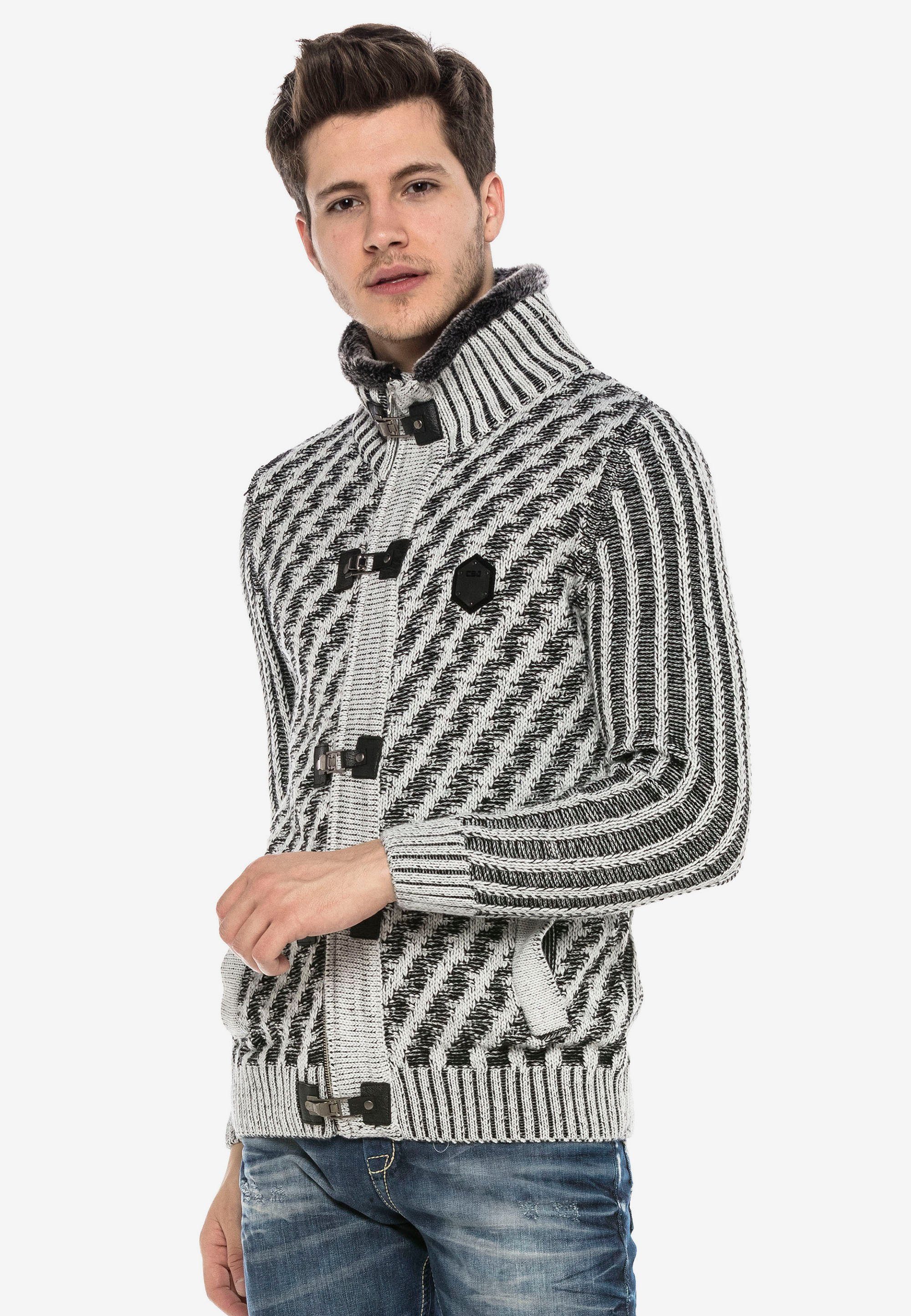 Verschlussschnallen Cipo Baxx & coolen mit Strickpullover