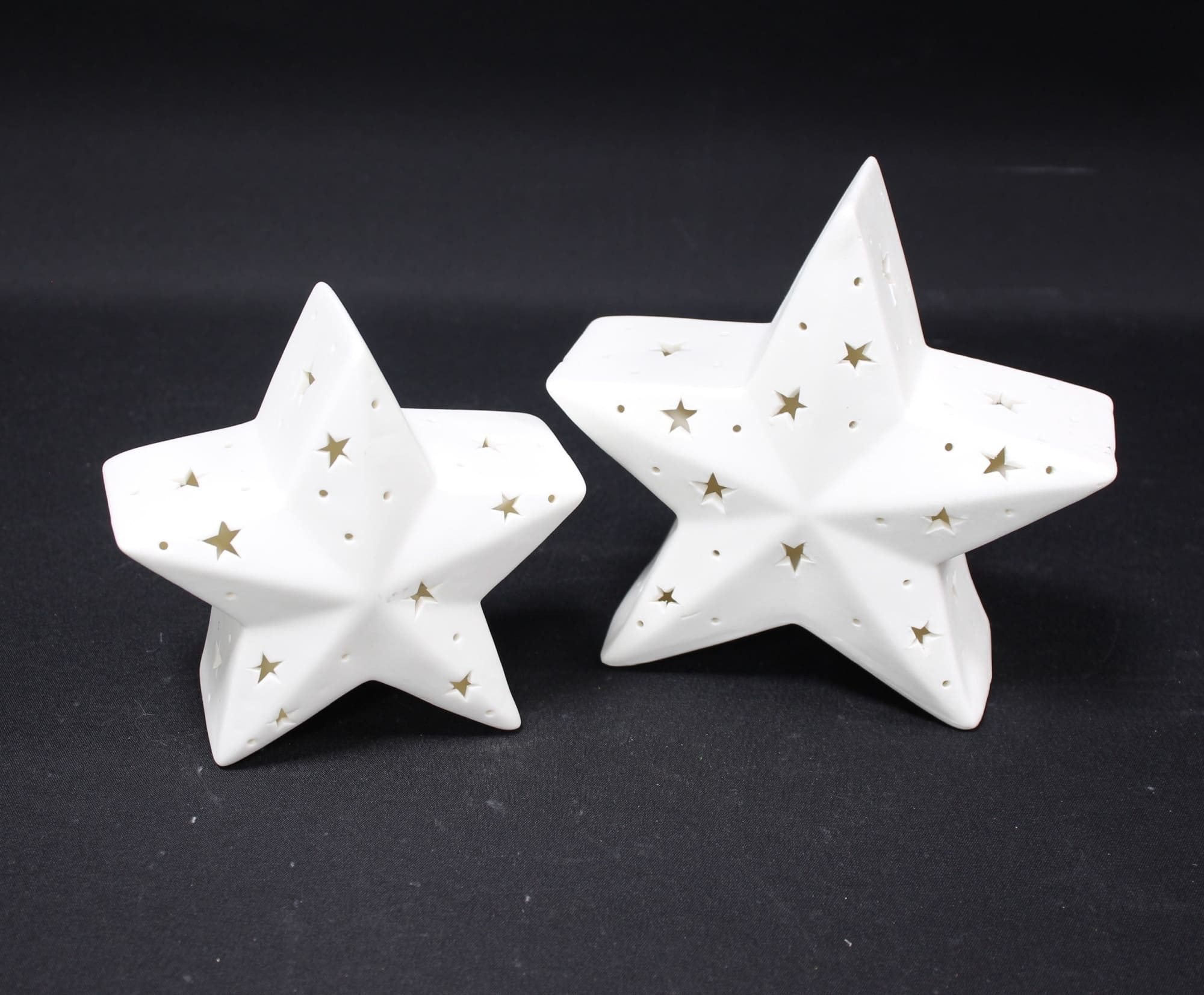 Dekoleidenschaft LED Dekofigur Stern "White" Porzellan, weiß, Leuchtsterne, Weihnachtsdeko Leuchtdeko, beleuchtet, Winterdeko im 2er Set, Ø 12 + 15 cm