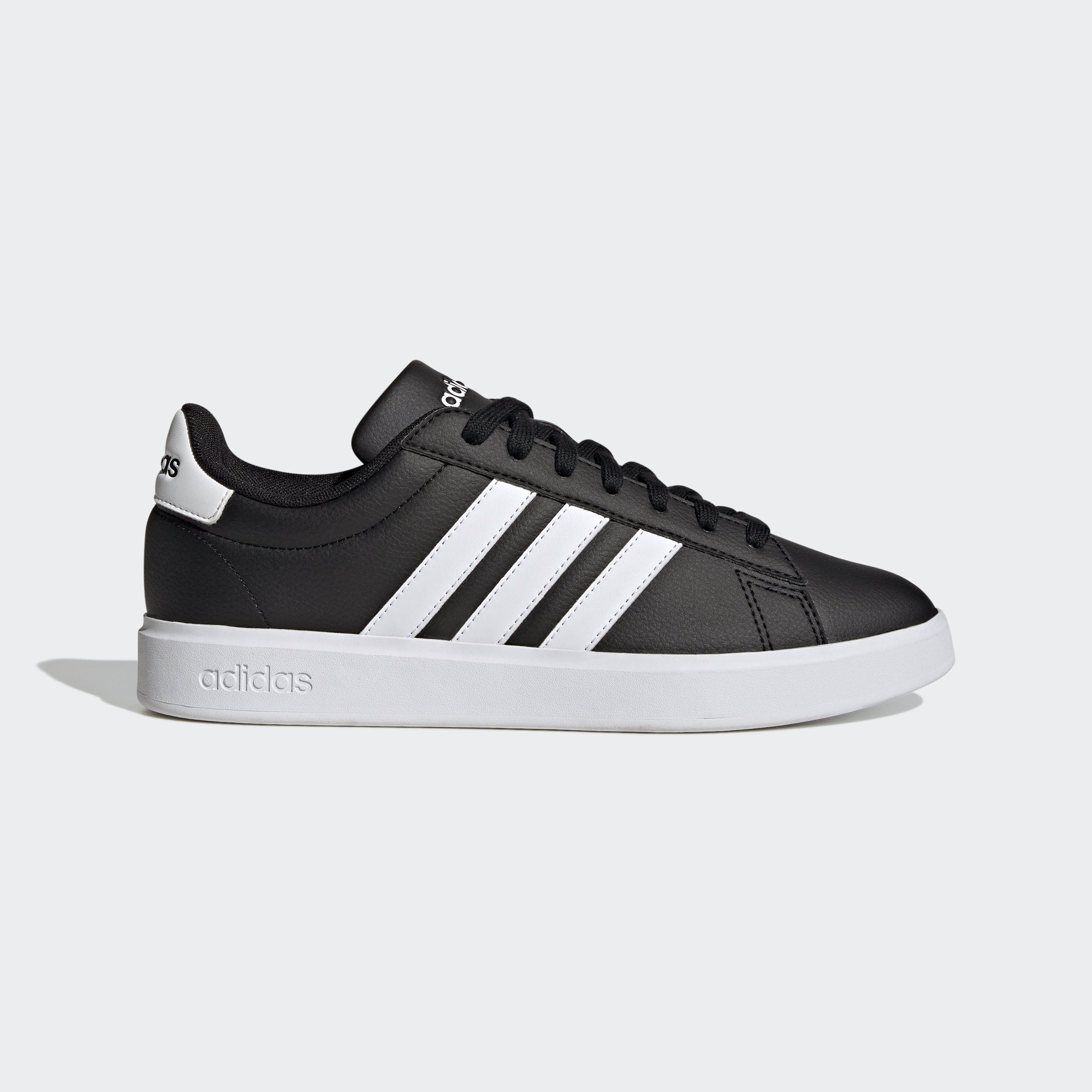 / Spuren GRAND Superstar auf / adidas CLOUDFOAM Cloud Design den Black COMFORT COURT des Core Black White adidas Sneaker Core Sportswear