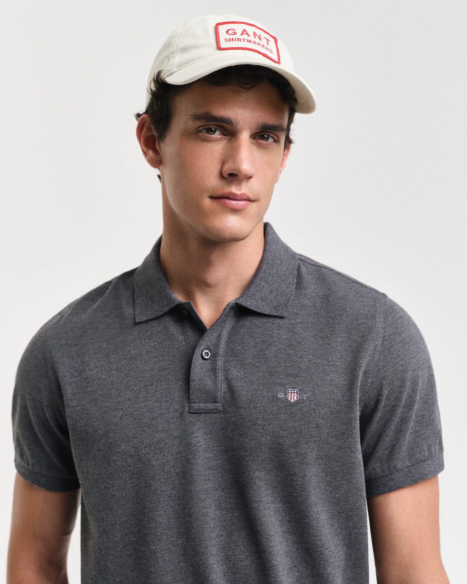 Gant Poloshirt REG SHIELD SS PIQUE POLO mit Logo und Flachstrickkragen 100% Baumwolle Pique
