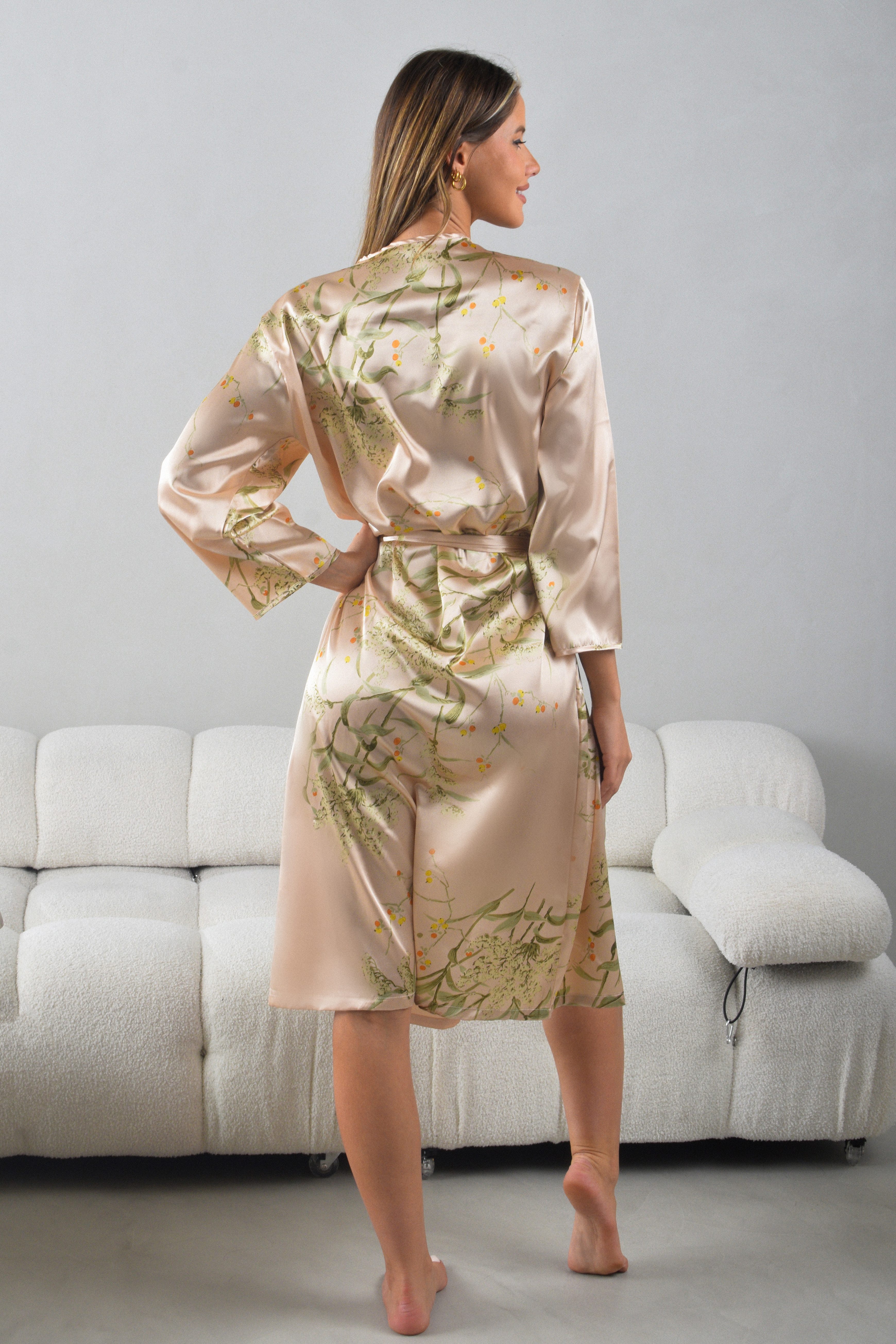 Orchibelle Morgenmantel Luxuriöser Satin-Kimono für Damen – Sexy Loungewear & Negligee, Bindegürtel zur Taillenbetonung, V-Ausschnitt, Gürtel, Stilvolle Nachtwäsche – Feminines Nachtkleid mit Blumenmuster