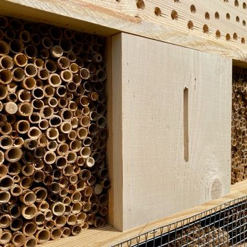 gartenetage Insektenhotel XXL Insektenhaus & Bienenhotel, Naturbelassenes, Insektenhotel zum Aufstellen mit Pfählen