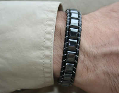 NAHLE Lederarmband Lederarmband Hämatit Armband (1-tlg), aus Echtleder, mit Magnetverschluss für ein sicheres verschließen