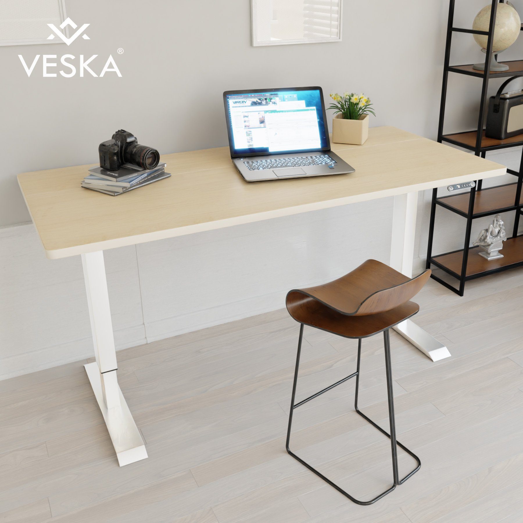 VESKA Schreibtisch Höhenverstellbar 140 x 70 cm - Bürotisch Elektrisch mit Touchscreen - Sitz- & Stehpult Home Office Weiß | Bambus