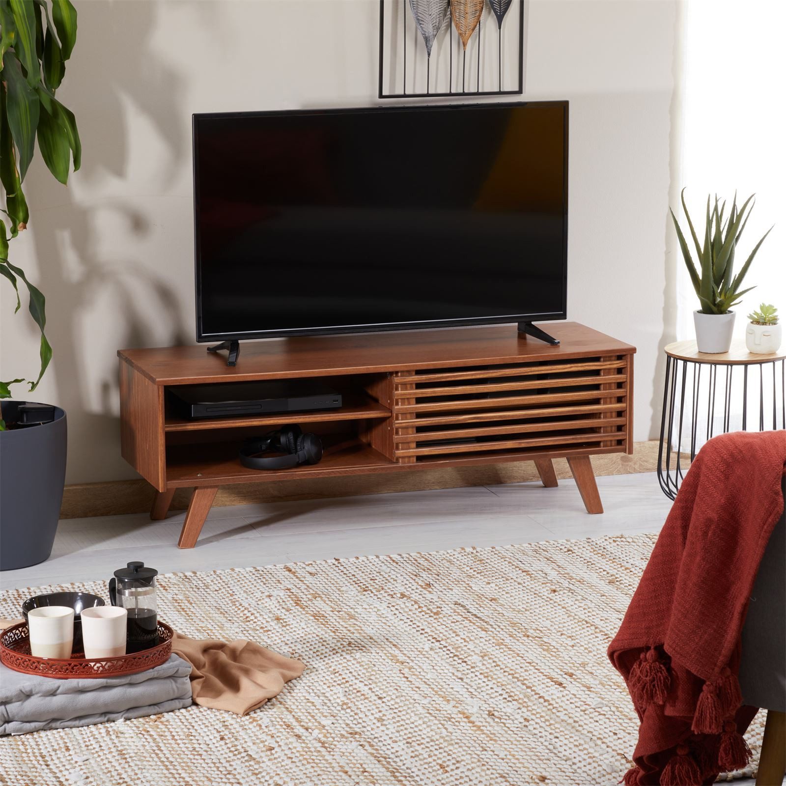 IDIMEX Lowboard SEAN, TV Kommode 115 cm aus Massivholz mit Schiebetür Kastanie Finish