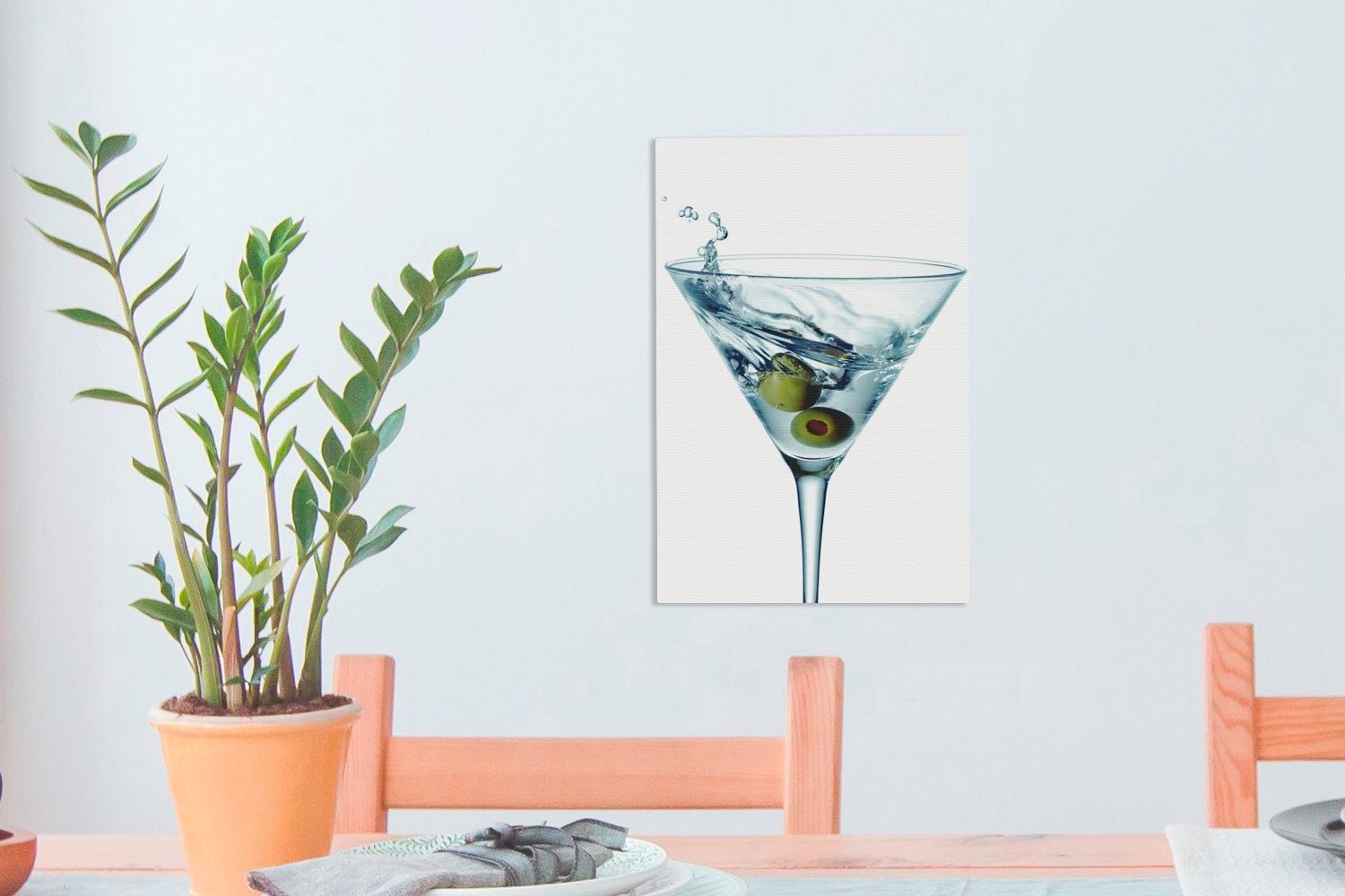 OneMillionCanvasses® Leinwandbild Leckerer Martini Zackenaufhänger, St), Gemälde, Oliven, zwei mit cm (1 bespannt Leinwandbild inkl. 20x30 fertig