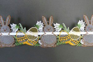 Stickereien Plauen Scheibengardine Osterhasen (1 St), Stangendurchzug, halbtransparent