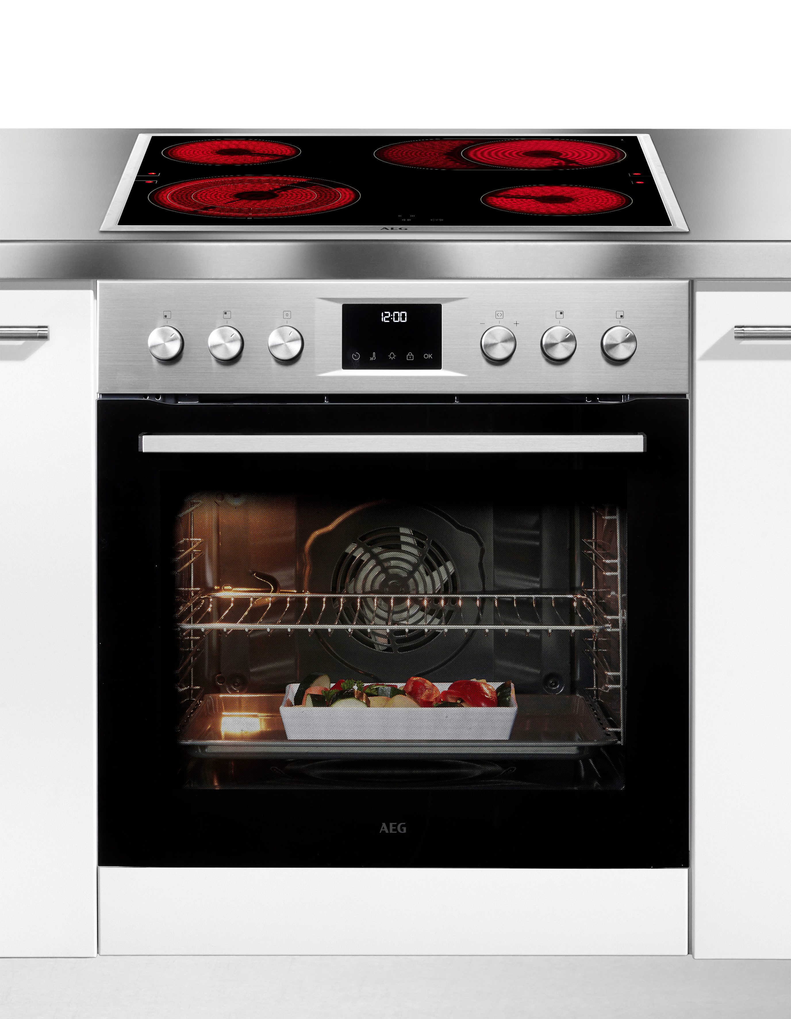 AEG Elektro-Herd-Set Serie 5000 HH25HSPM, Pyrolyse-Selbstreinigung, Heißluft: Gleichmäßiges Garen auf 3 Ebenen: ideal für Mehrblech‑Backen