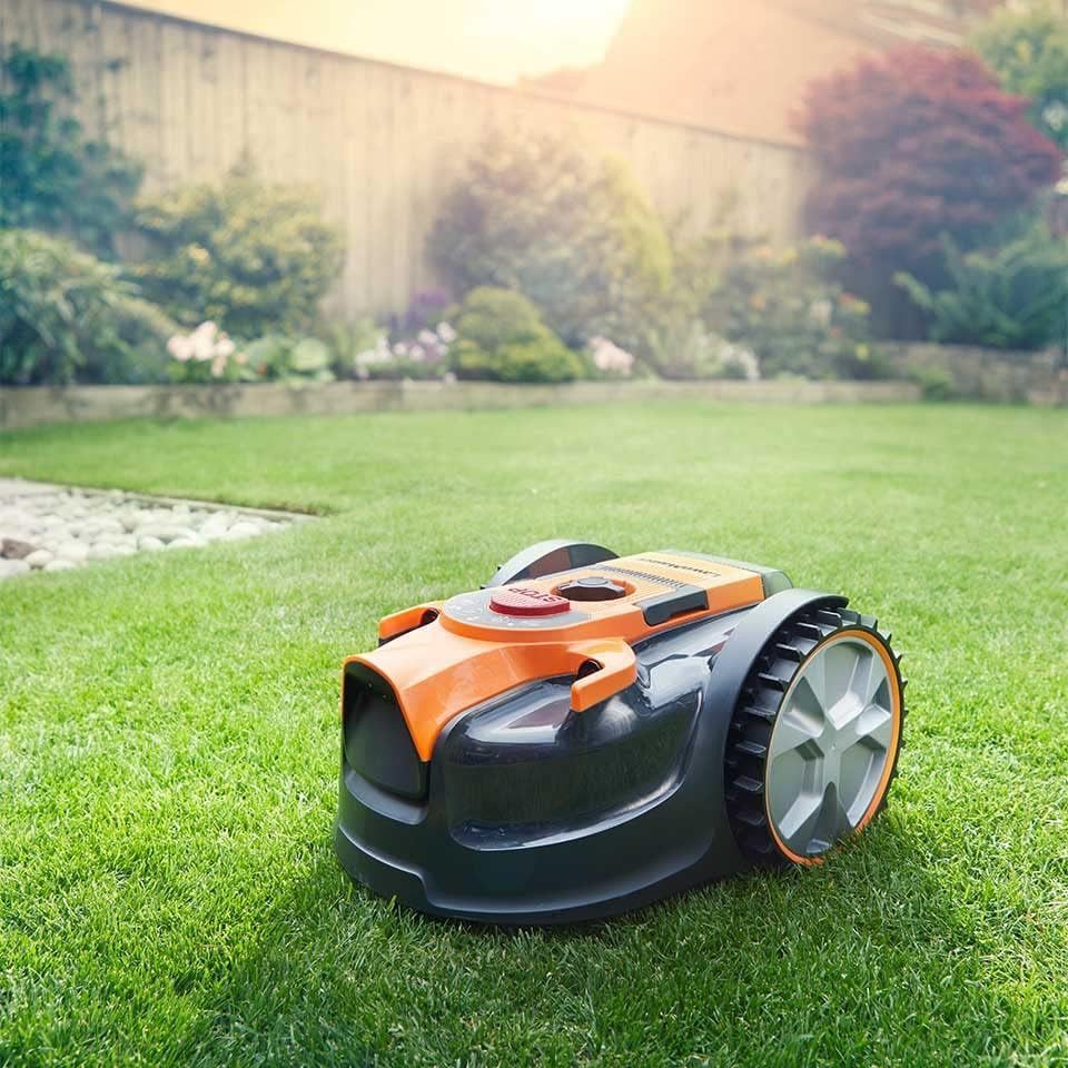 Lawnmaster VBRM16 OcuMow® robotic lawnmower, wireless, for lawns up to 150 m², with obstacle avoidance, low noise, without boundary wire