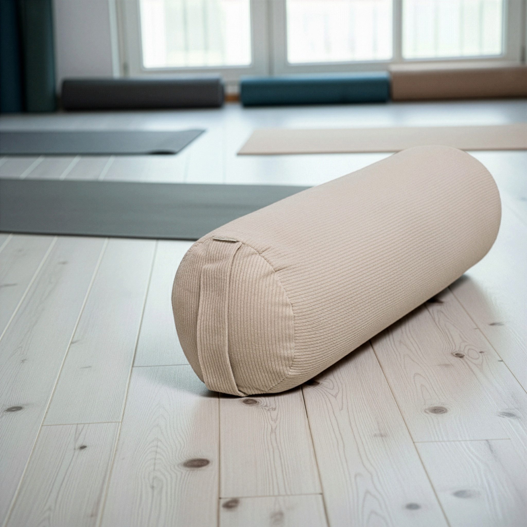 Yogistar Yogakissen Yoga-Bolster yin - rund - Cord, Hochwertiges Yoga-Bolster mit waschbarem Cord-Bezug.