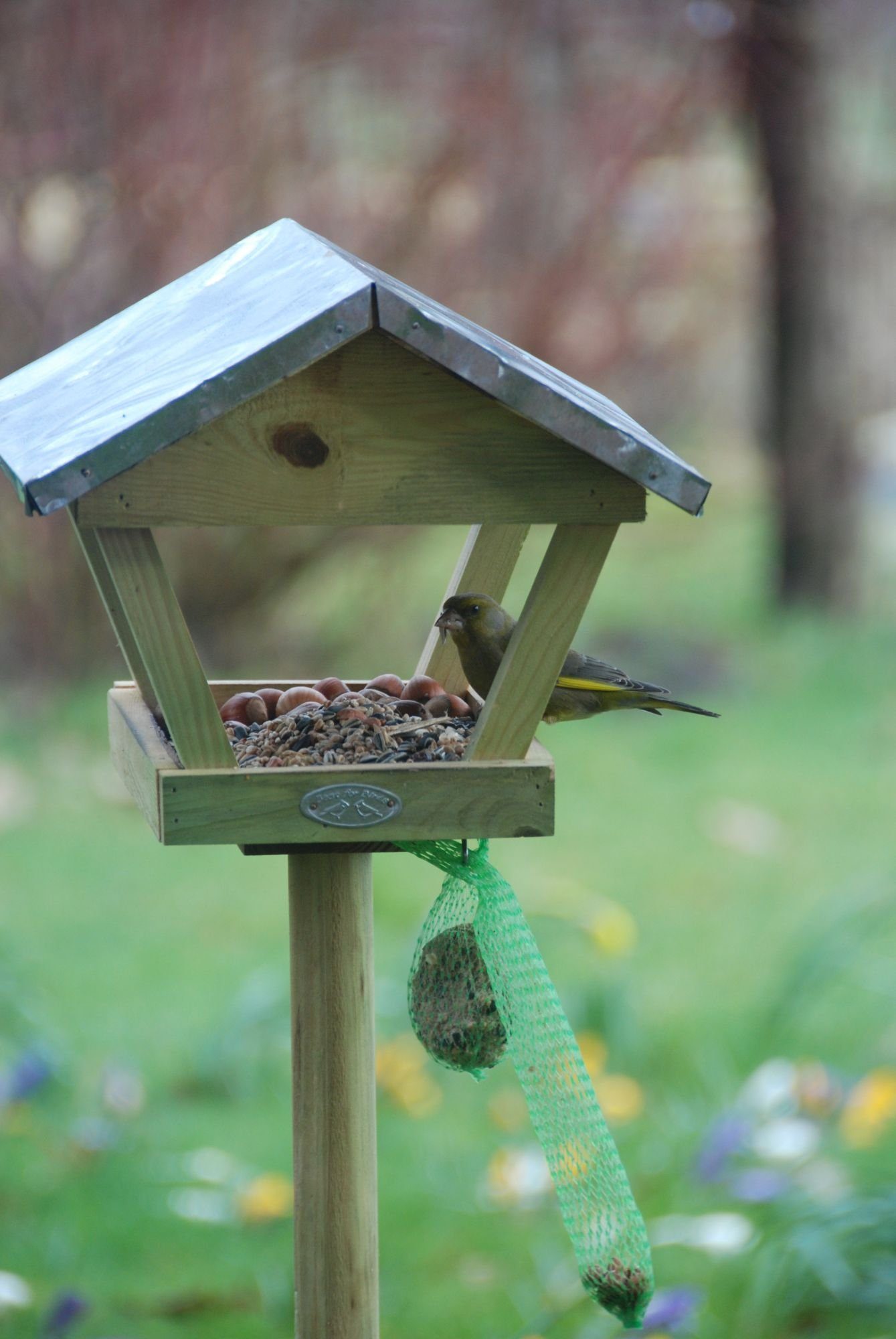 esschert design Vogelhaus, Vogelfutterhaus mit Dach günstig online kaufen