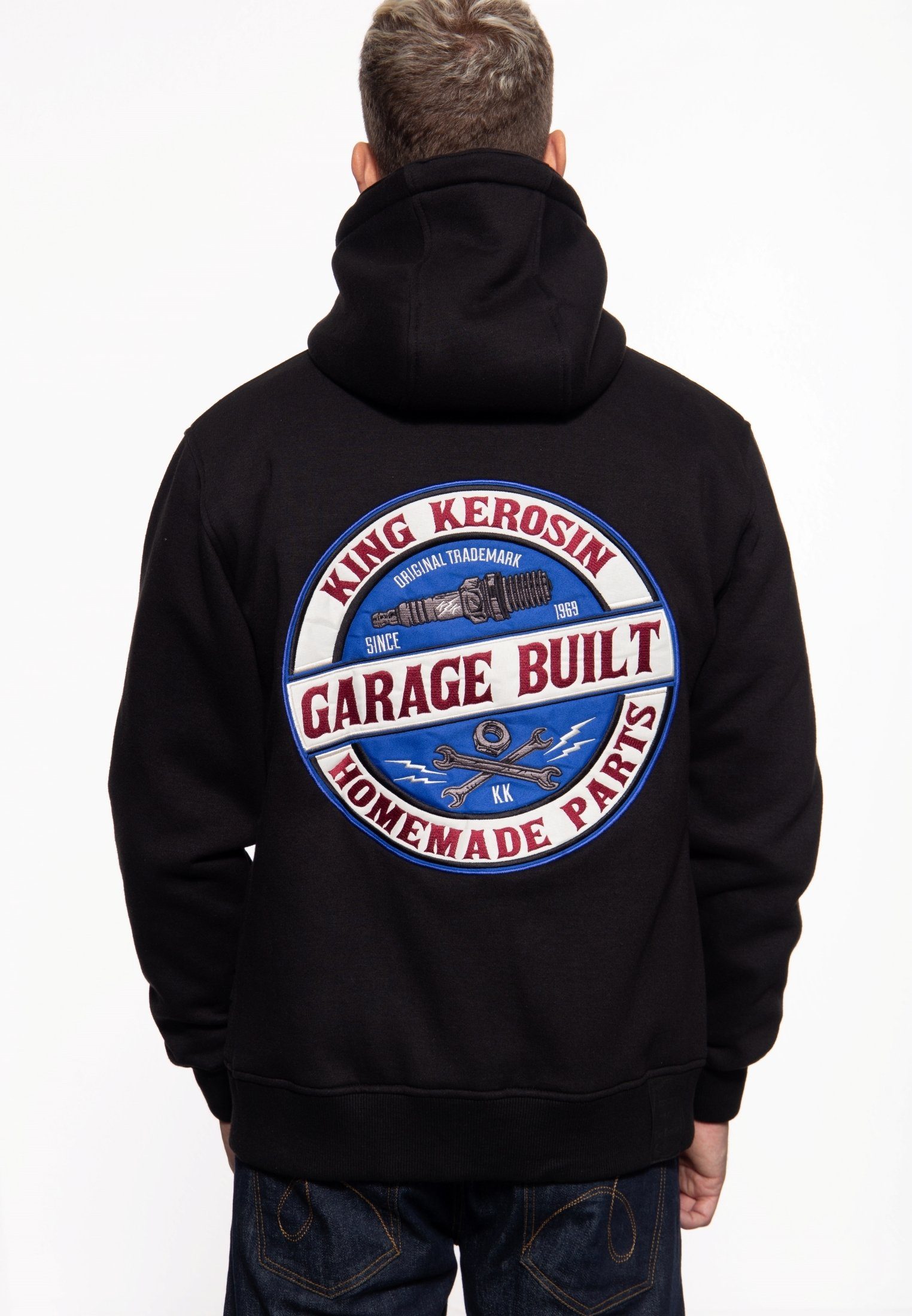 Stickereien KingKerosin Garage Built mit Kapuzensweatjacke