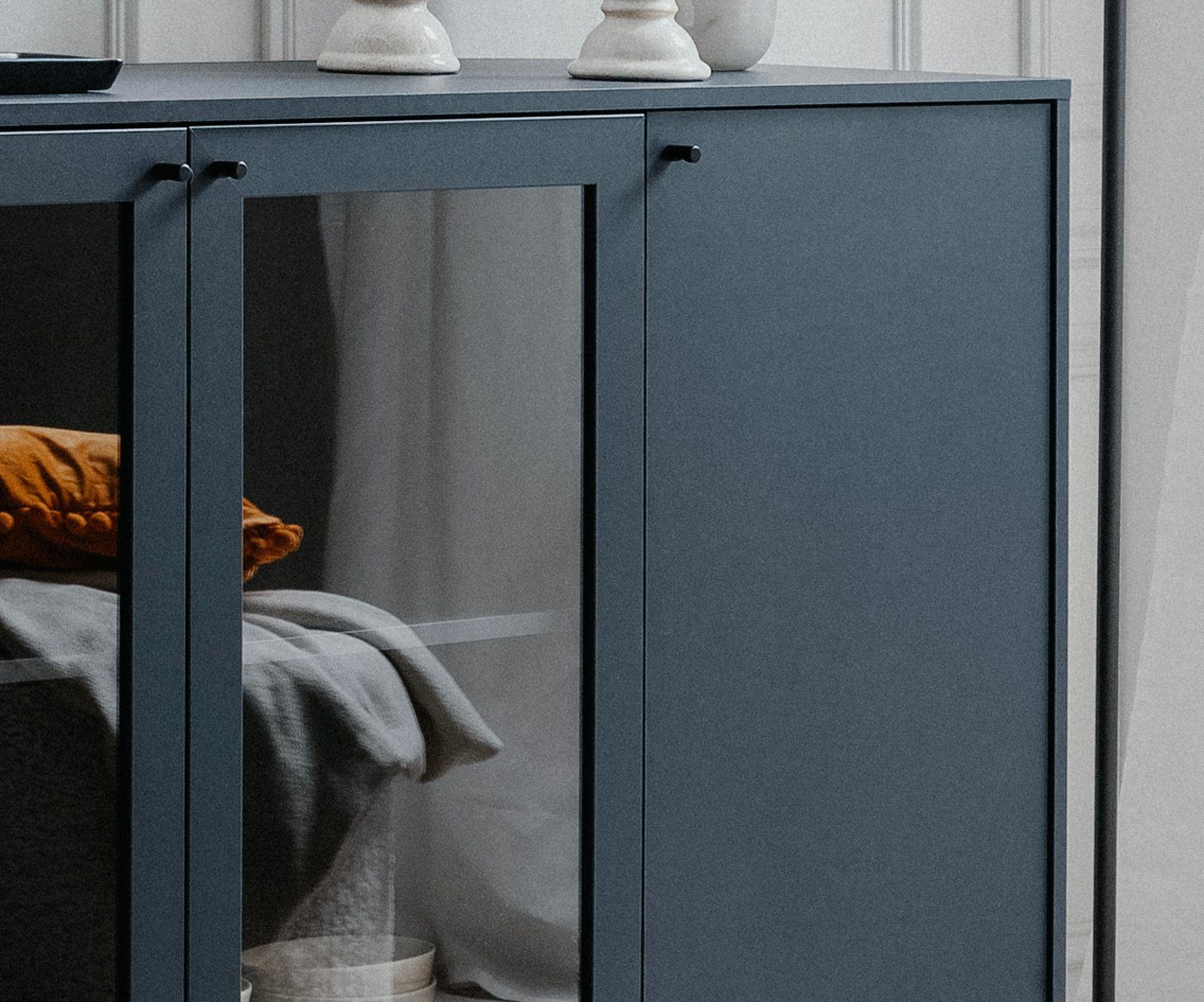 Furn.Design Sideboard Barina (Anrichte in dunklem blau, 4-türig, 180 x 90 cm), mit 8 Fächern