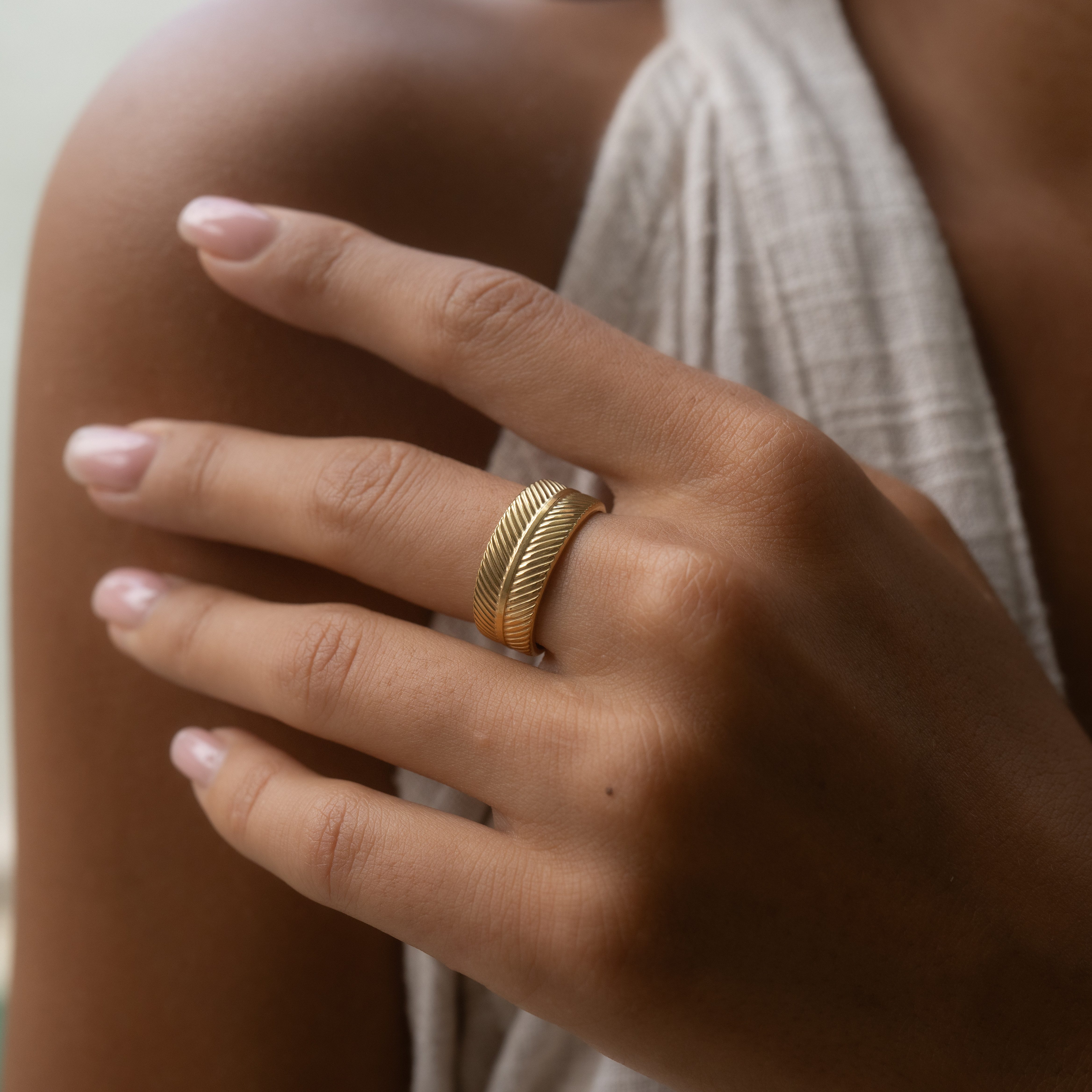 Made by Nami Fingerring Breiter Goldener Boho Edelstahl Ring mit Fächer Mus günstig online kaufen