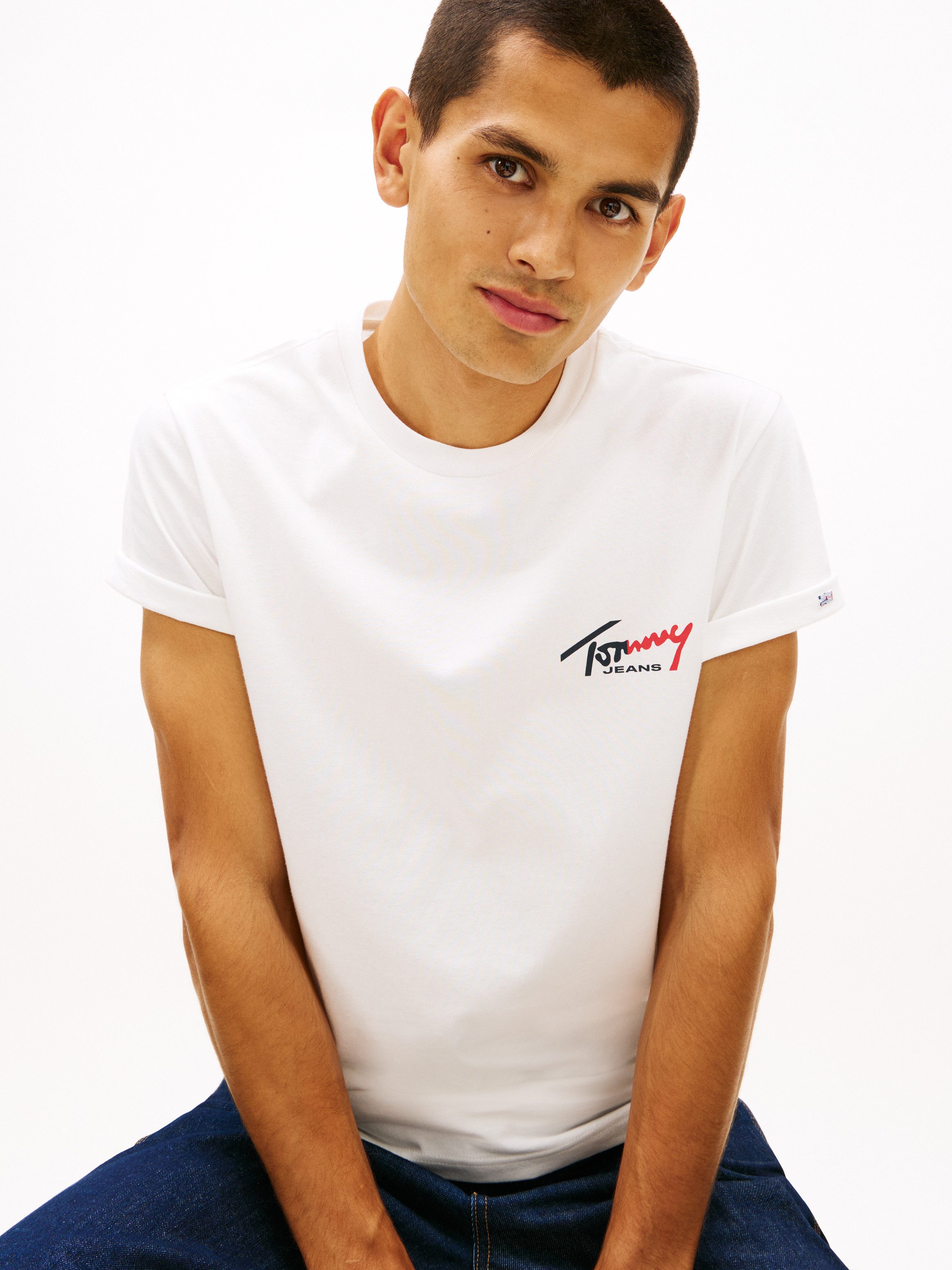 Tommy Jeans T-Shirt TJM SLIM FIT SIGN CHEST mit Markenprint