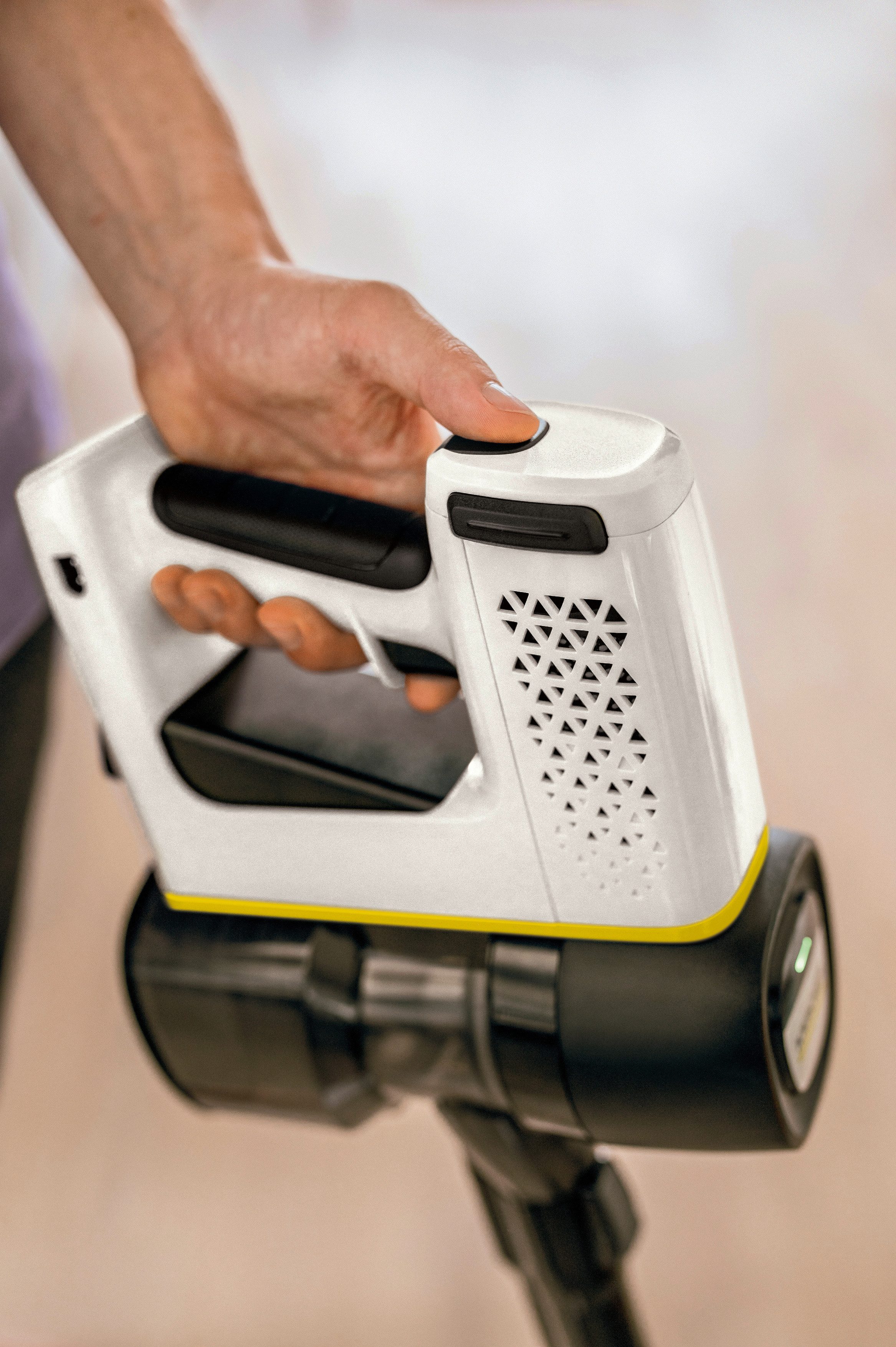KÄRCHER Akku-Bodenstaubsauger VC 4 Cordless myHome Pet *EU, beutellos, eignet sich besonders gut für kleine Haushalte mit Haustieren.