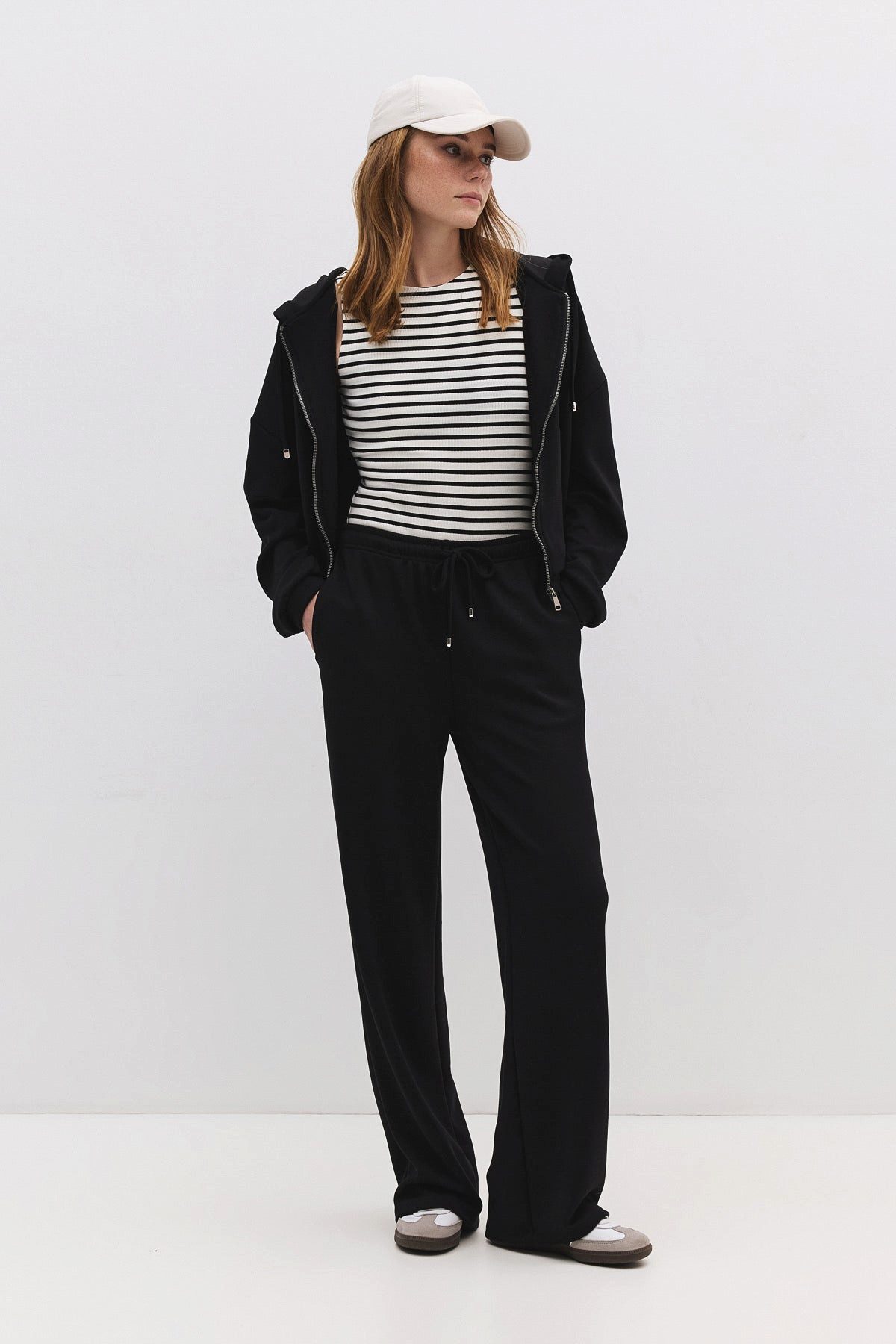 No Matter What Sweatponcho Gerade geschnittene Freizeithose aus Baumwolle