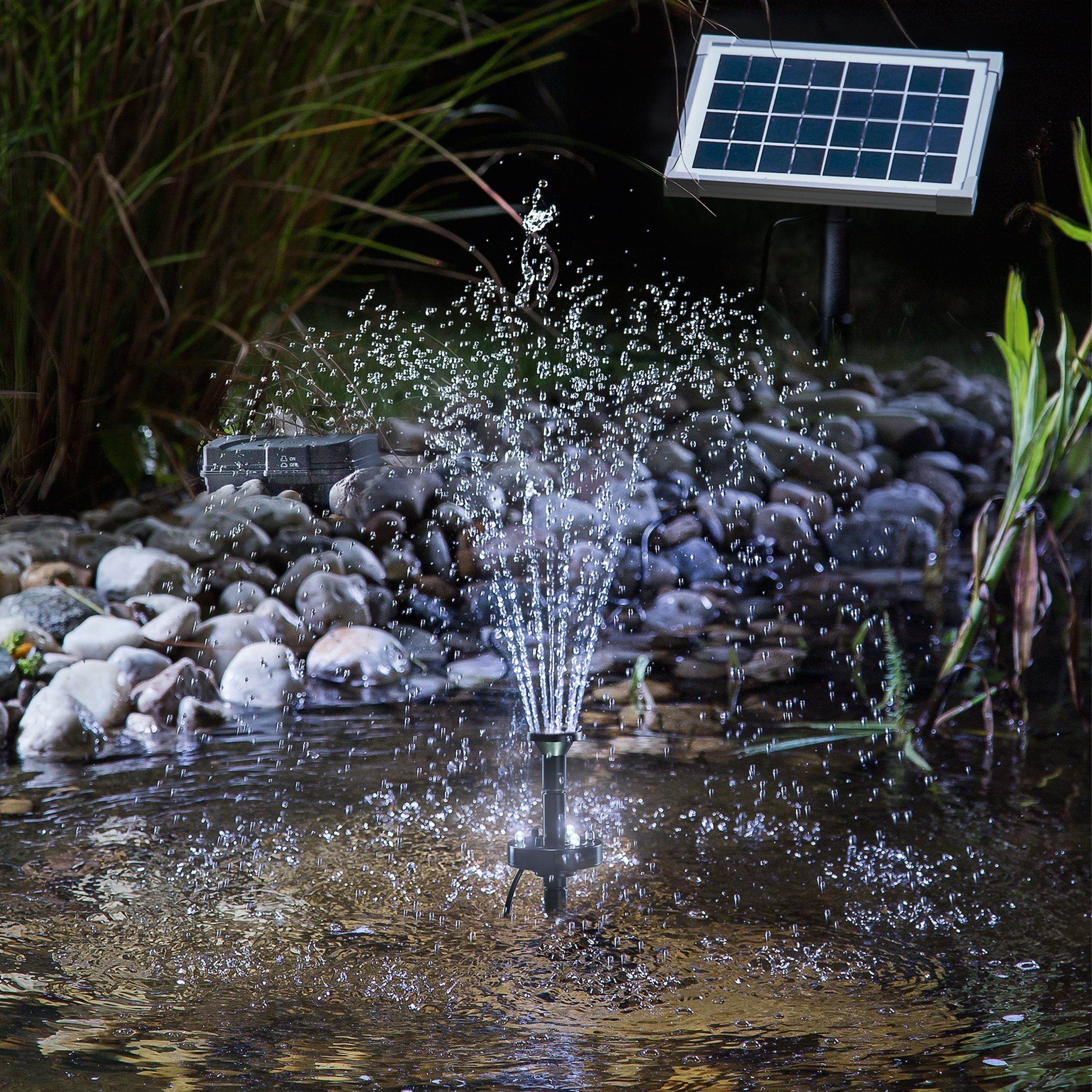 esotec Solarpumpe 5/160 Teichpumpenset LED+Akkuspeicher, 160l/h, 5Wp Solarmodul 101920 (Komplettset) – Bild 4 von 5