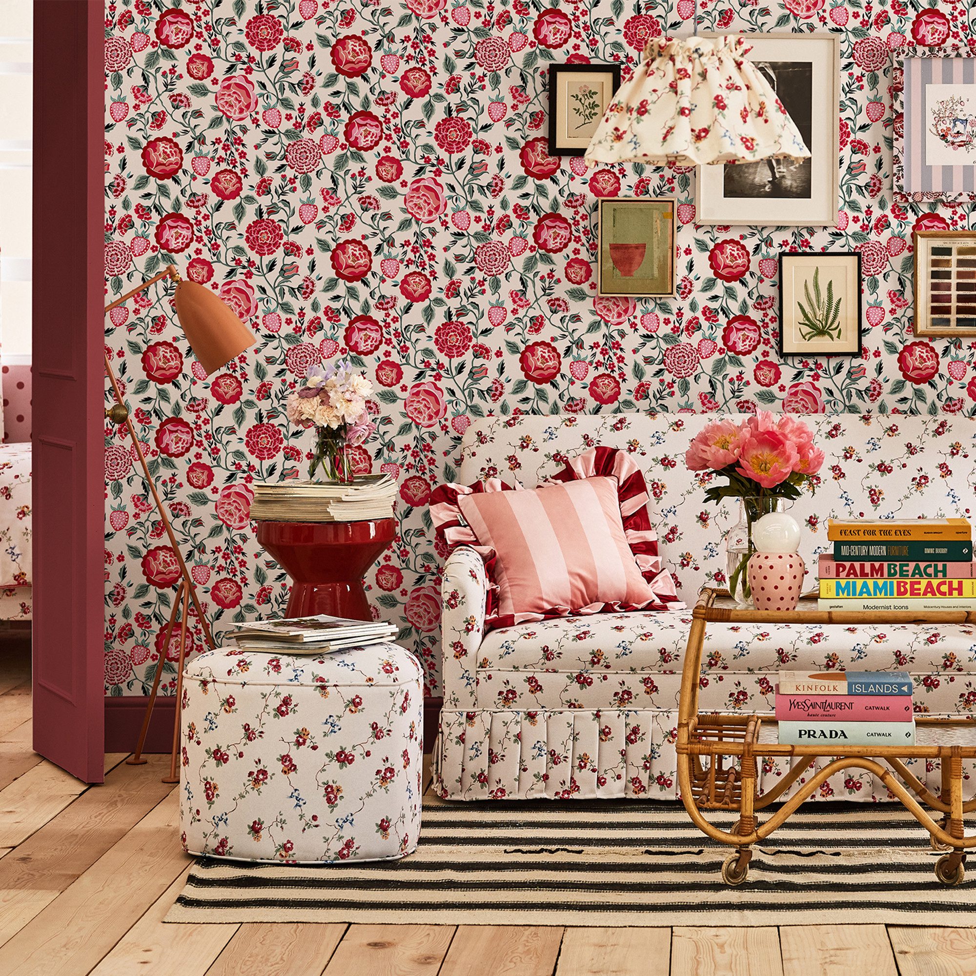 Cath Kidston Vliestapete Strawberry Garden, glatt, geblümt, (1 St), 10mx52cm (ca. 5m2)