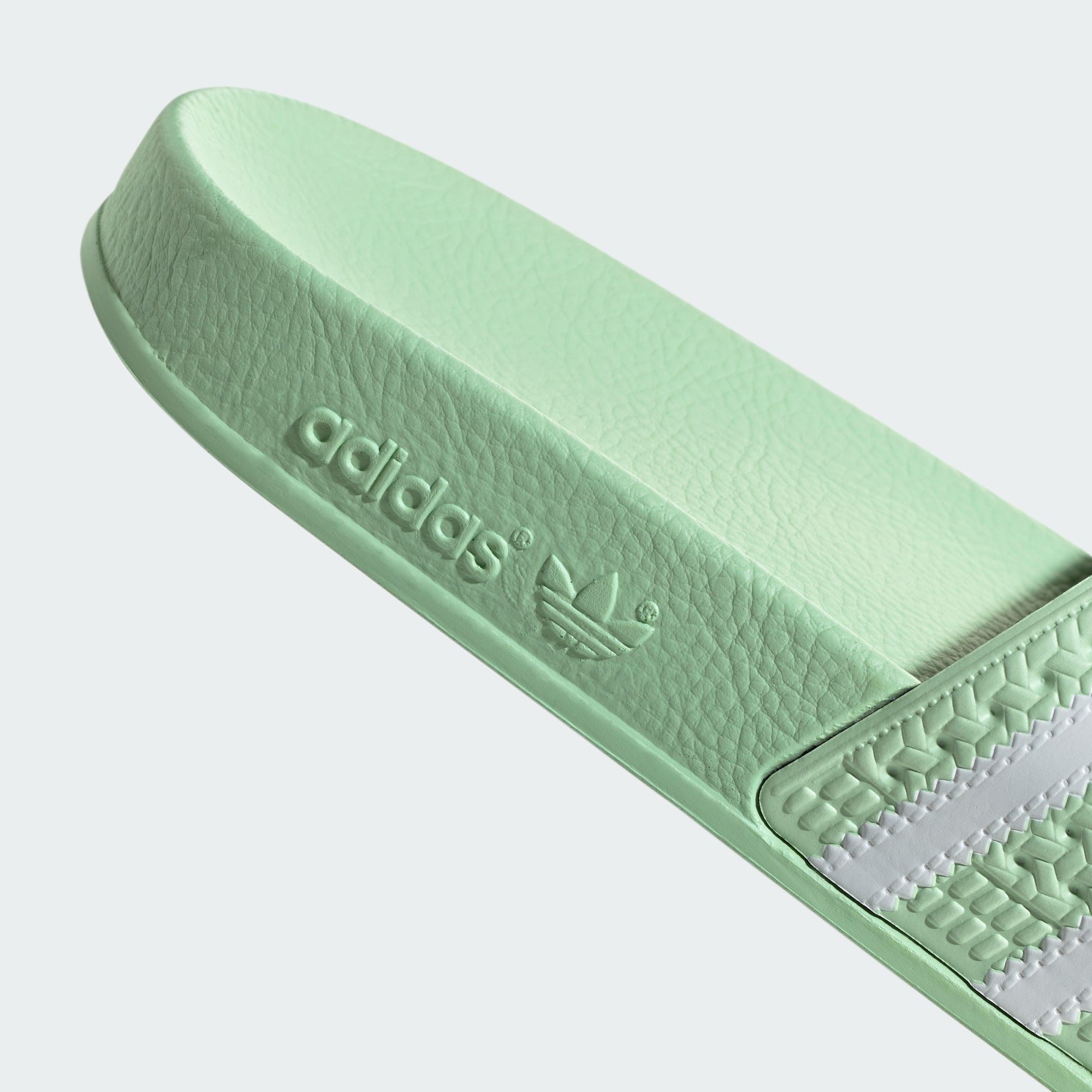 adidas Originals ADILETTE Badesandale Semi / White Spark Green / Semi Green Cloud Spark