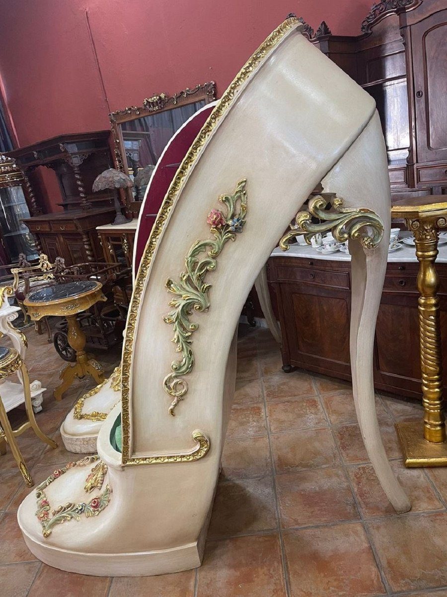 Casa Padrino Vitrine Luxus Barock High Heel Vitrine Lila / Creme / Gold - Handgefertigter Massivholz Damenschuh Vitrinenschrank - Prunkvolle Barock Меблі