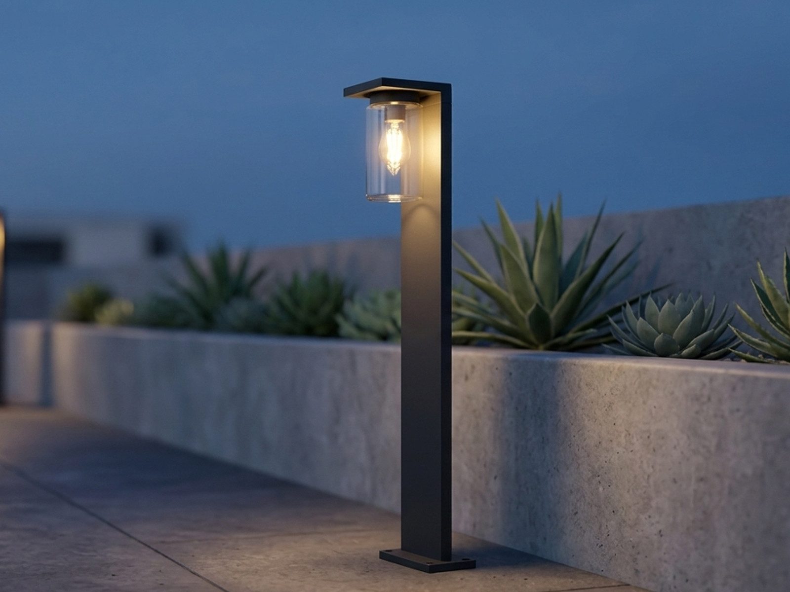 TRIO Leuchten LED Pollerleuchte mit Dämmerungssensor, Höhe 100cm, LED wechselbar, Warmweiß, Garten-Laterne Landhausstil, Wegbeleuchtung Außenleuchte inkl. E27 LED