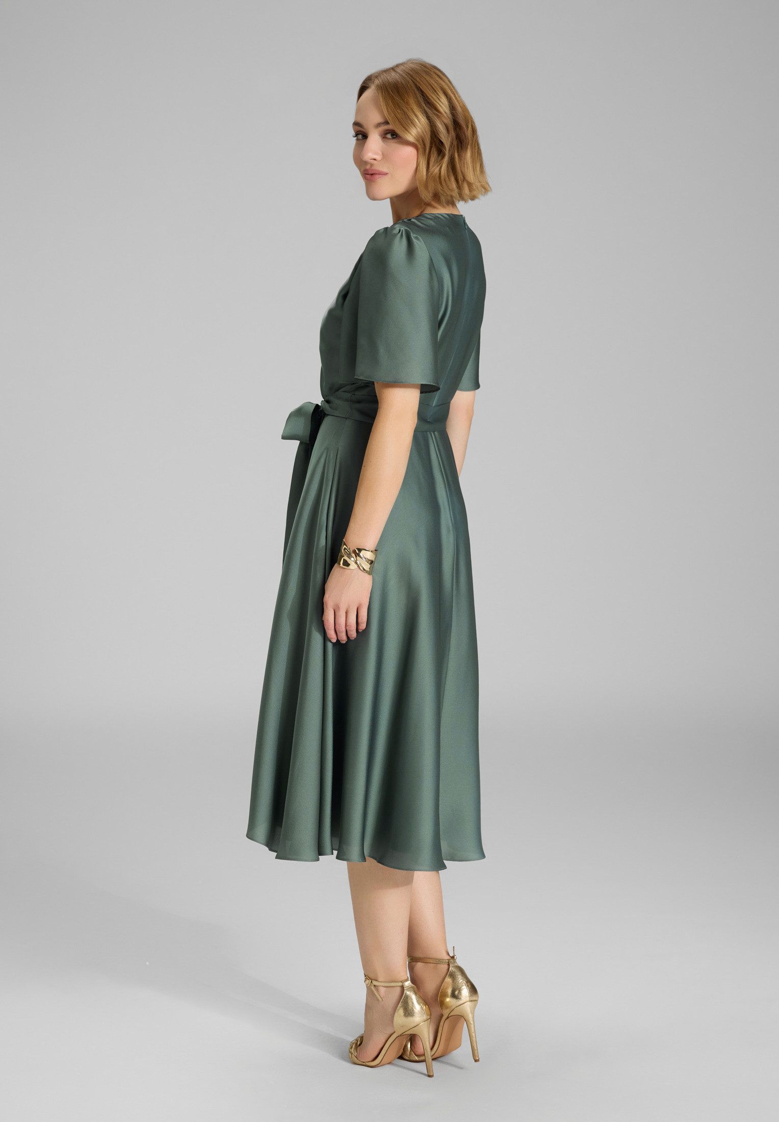 SWING Cocktailkleid Taillierter Schnitt mit fließendem günstig online kaufen