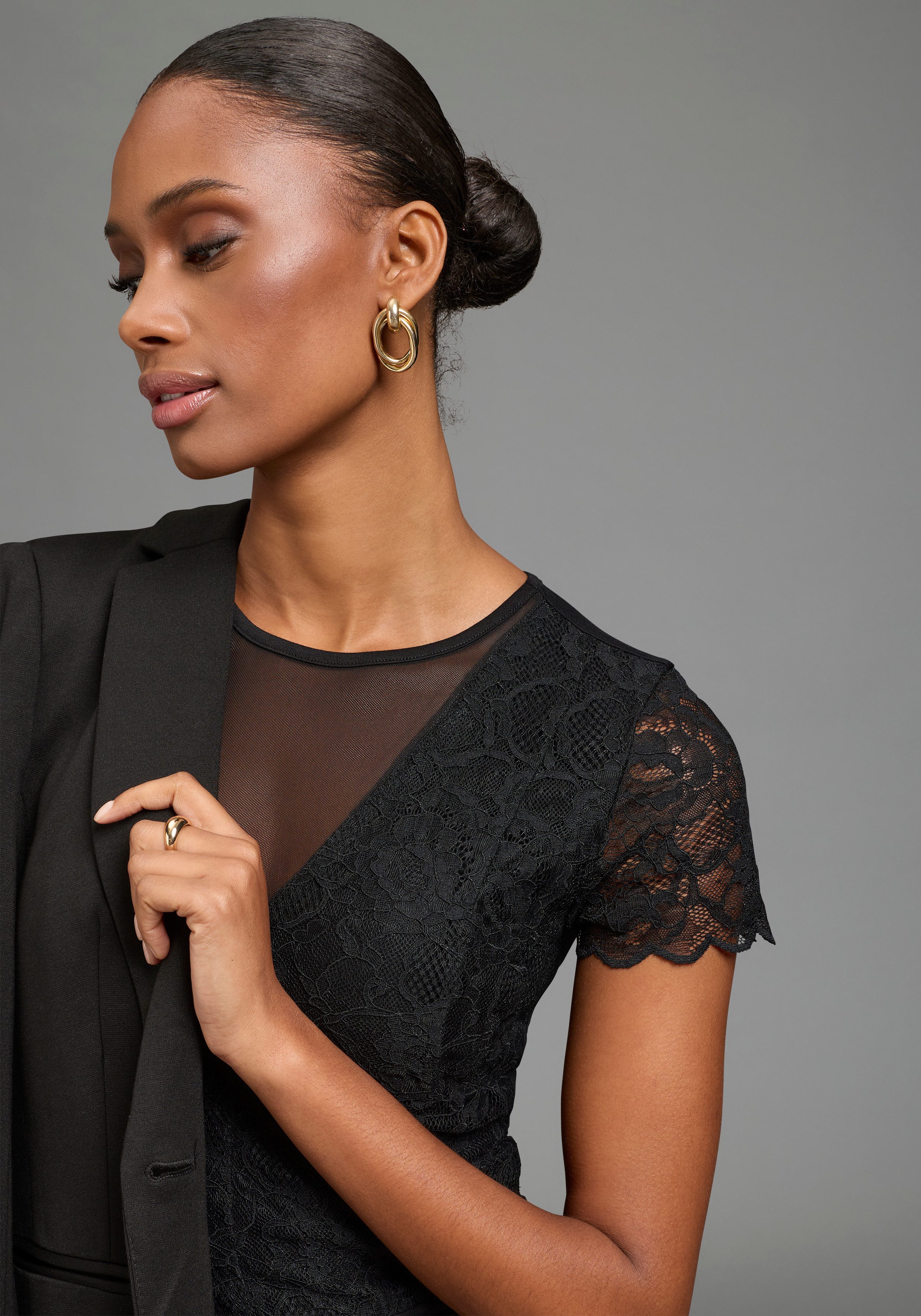Laura Scott Body mit Spitze und Mesh figurbetonte Passform, mit Rundhalsausschnitt