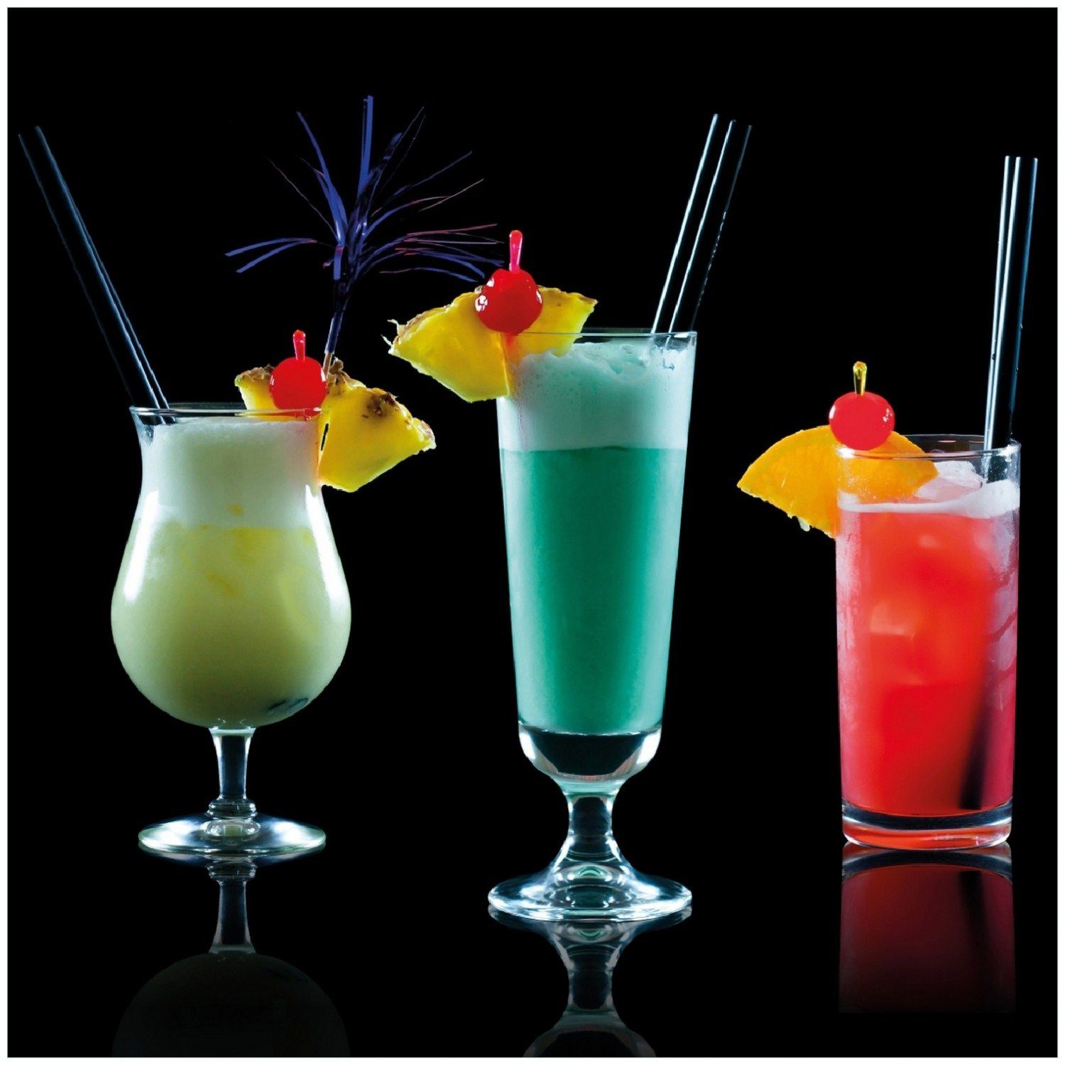 Wallario Memoboard Bunte Cocktails vor schwarzem Hintergrund