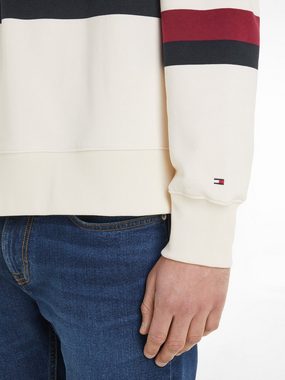 Tommy Hilfiger Sweatshirt MONOTYPE COLOR BLOCK SWEATSHIRT mit modischem Logoschriftzug auf der Brust