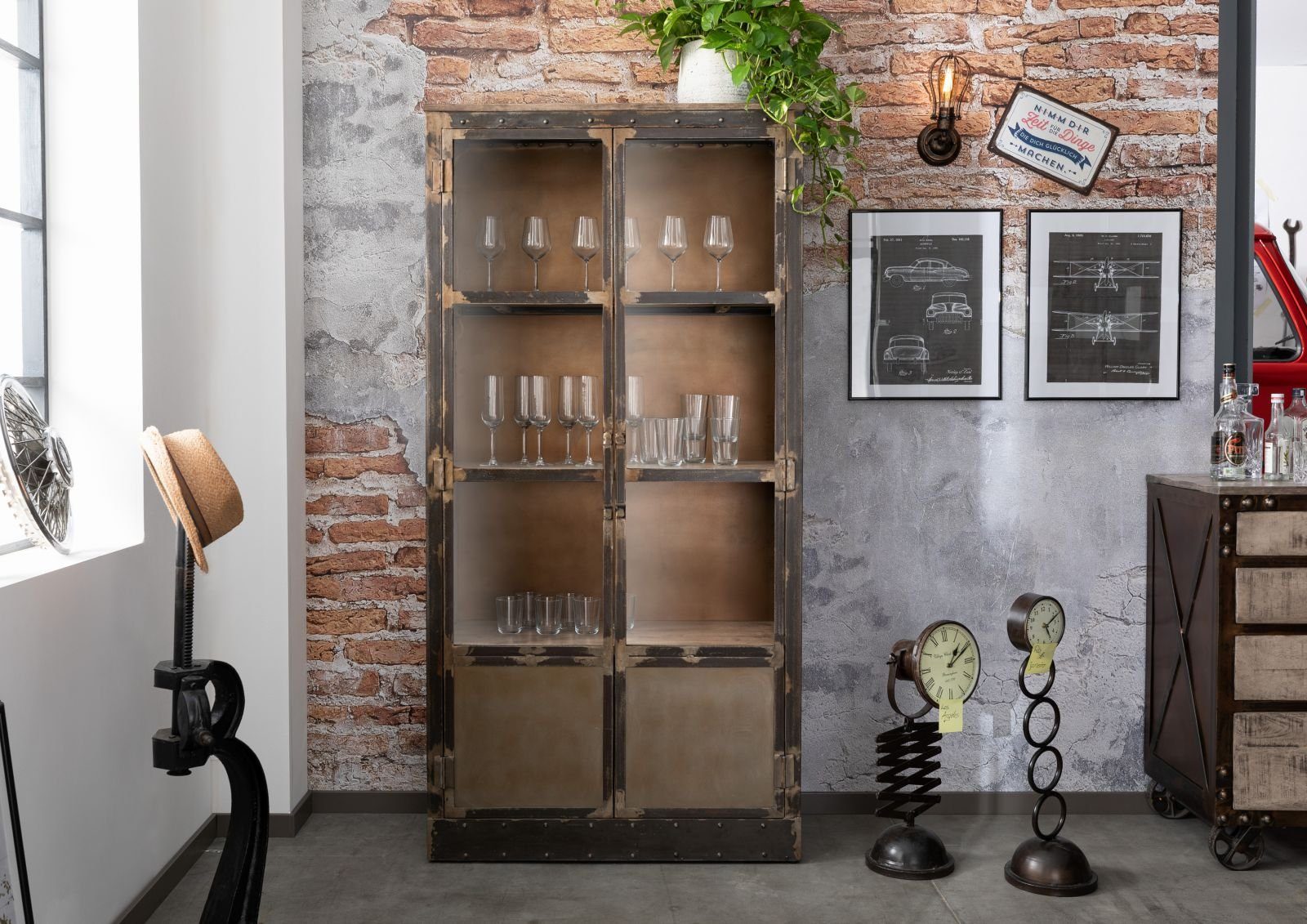 Massivmoebel24 Standvitrine HEAVY INDUSTRY (Vitrine Mango 92x40x185 braun lackiert HEAVY INDUSTRY #243) Vitrine Mango 92x40x185 braun lackiert HEAVY INDUSTRY #243