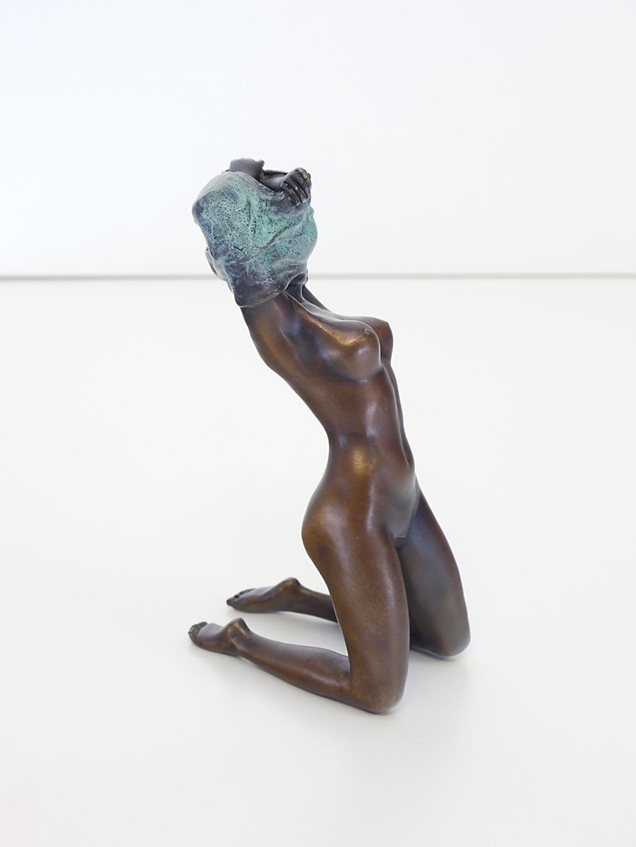 Akt:Bronze Dekoobjekt ausziehenden Figur Frau Ästhetischer einer sich AFG