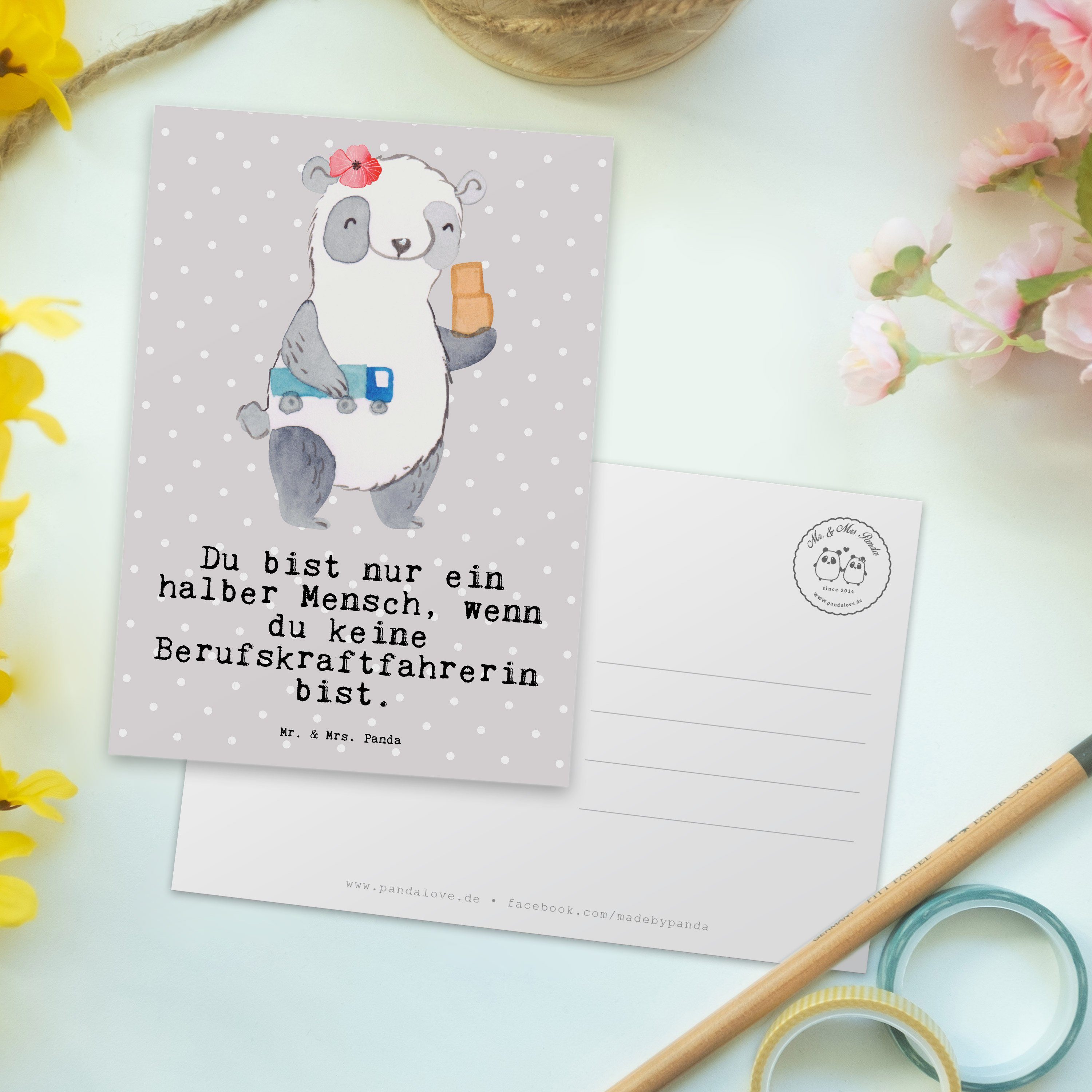 Mr. & Panda Postkarte Herz - Ko Grau - Geschenk, Berufskraftfahrerin Mrs. Pastell Grußkarte, mit